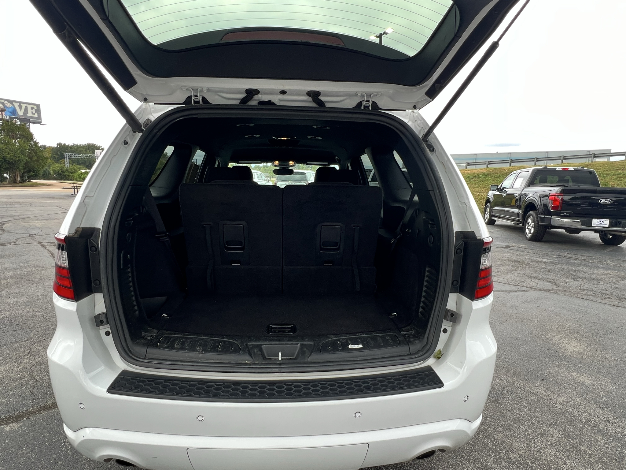 Vehicle photo 24