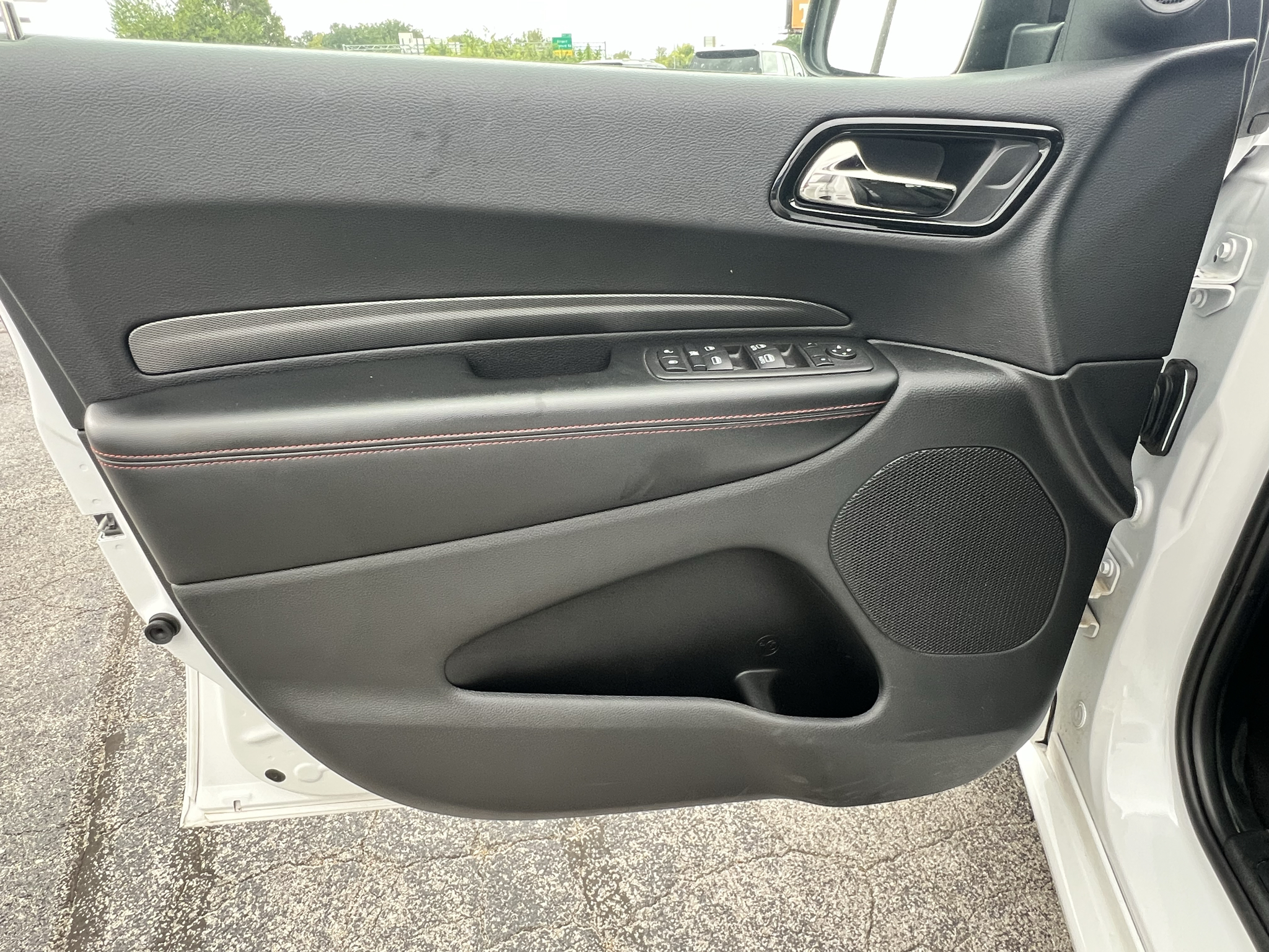 Vehicle photo 25