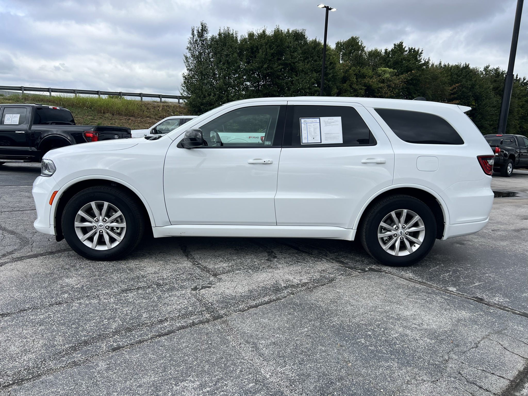 Vehicle photo 5