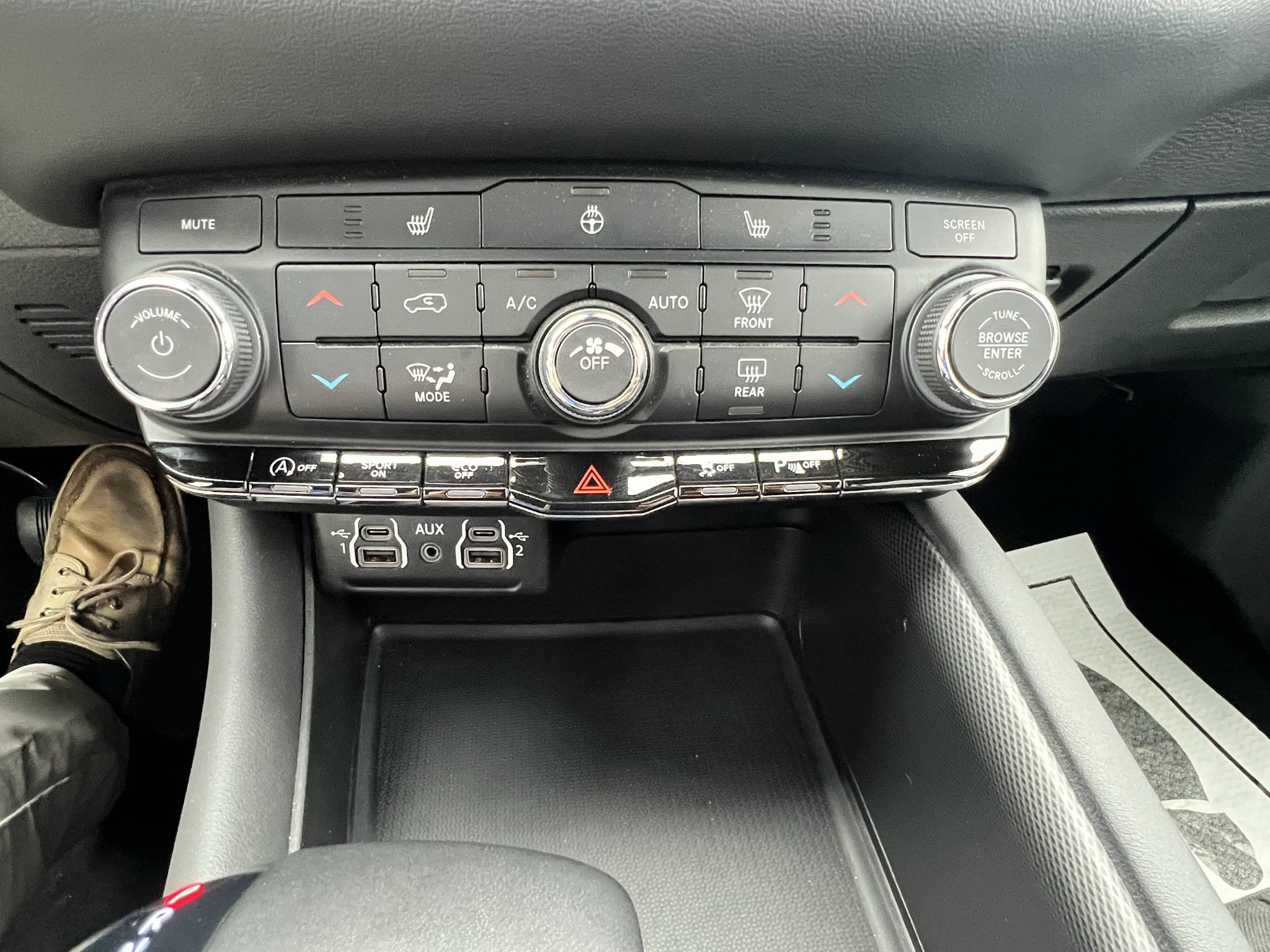 Vehicle photo 30