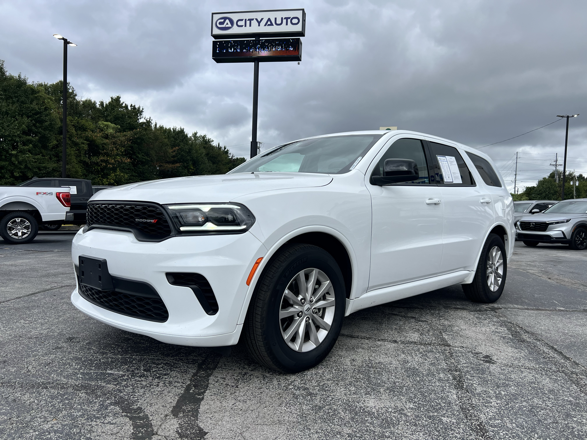 Vehicle photo 4