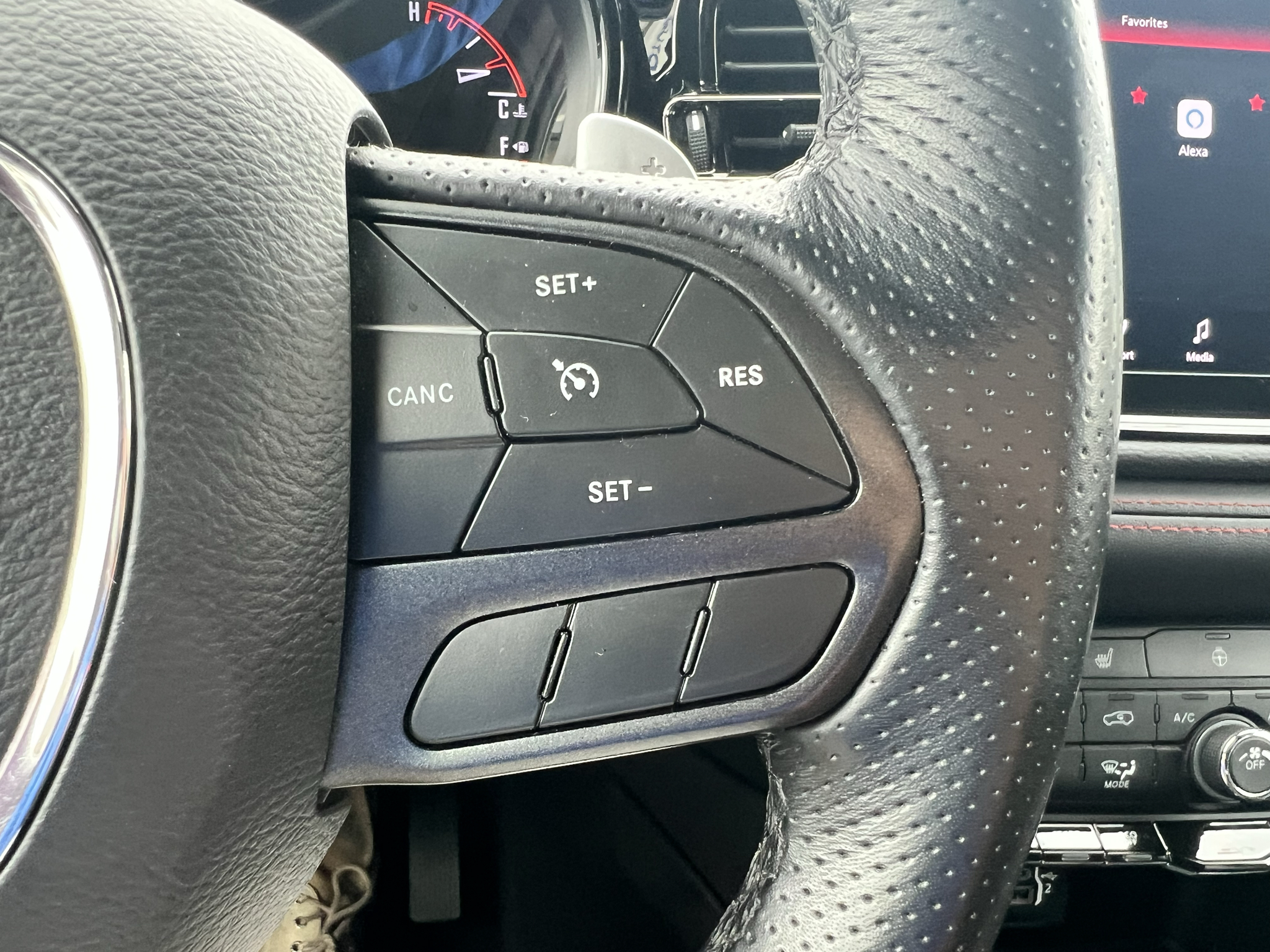 Vehicle photo 35