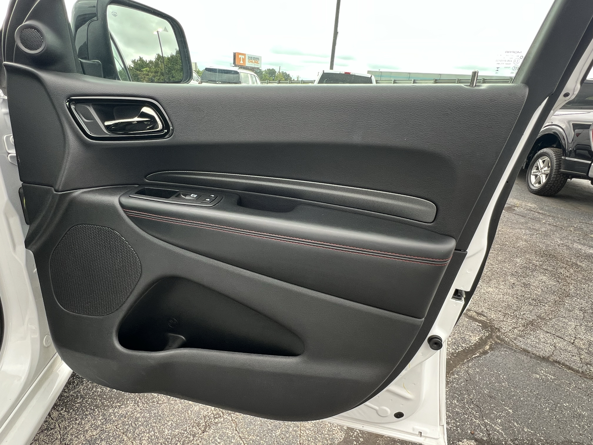 Vehicle photo 18