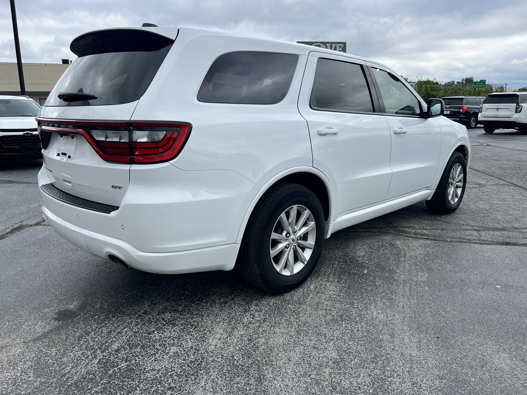 Vehicle photo 11