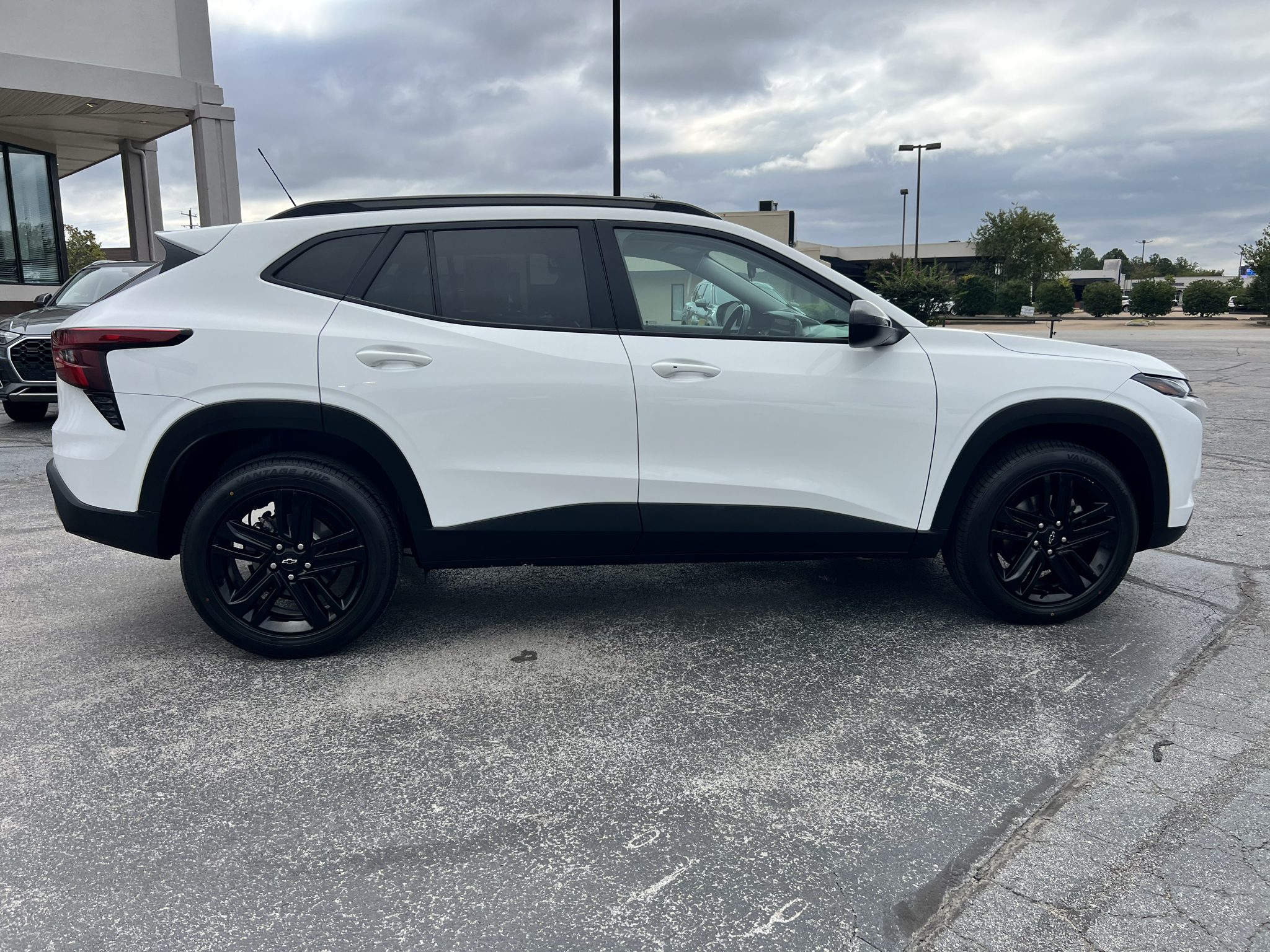 Used 2024 Chevrolet Trax SUV
