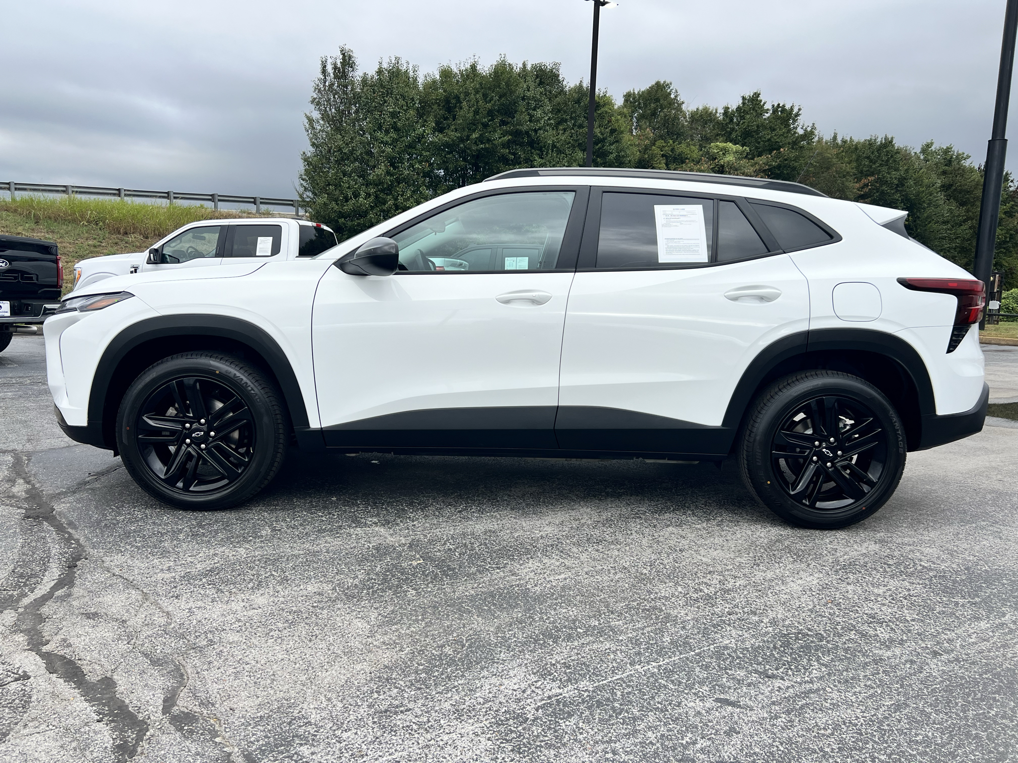 Used 2024 Chevrolet Trax SUV
