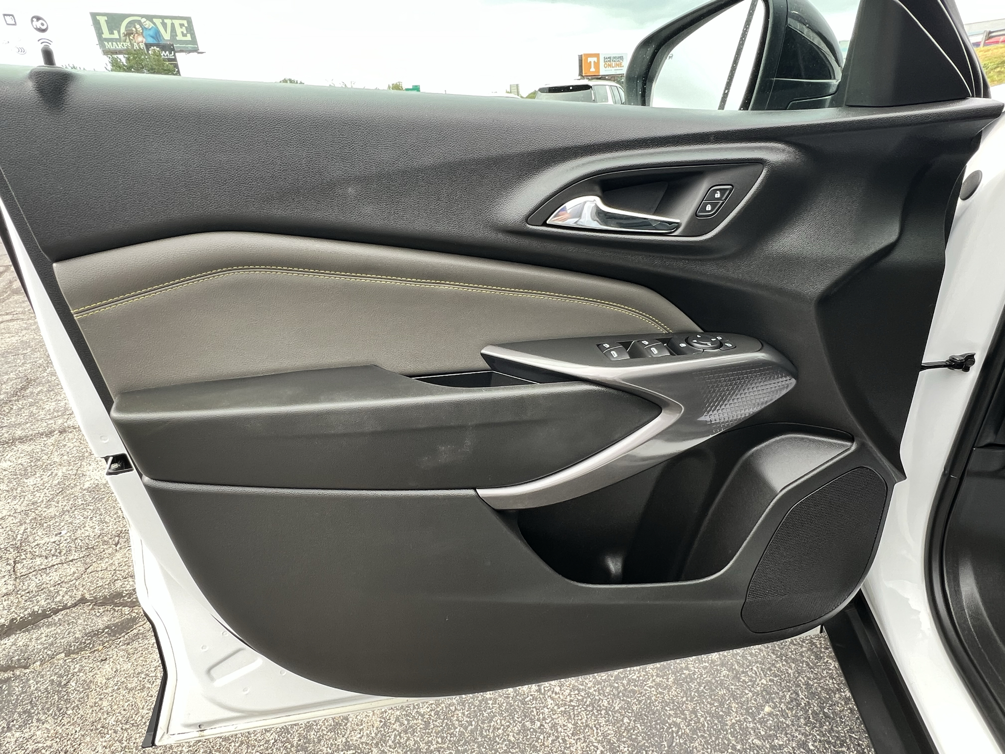 Used 2024 Chevrolet Trax SUV