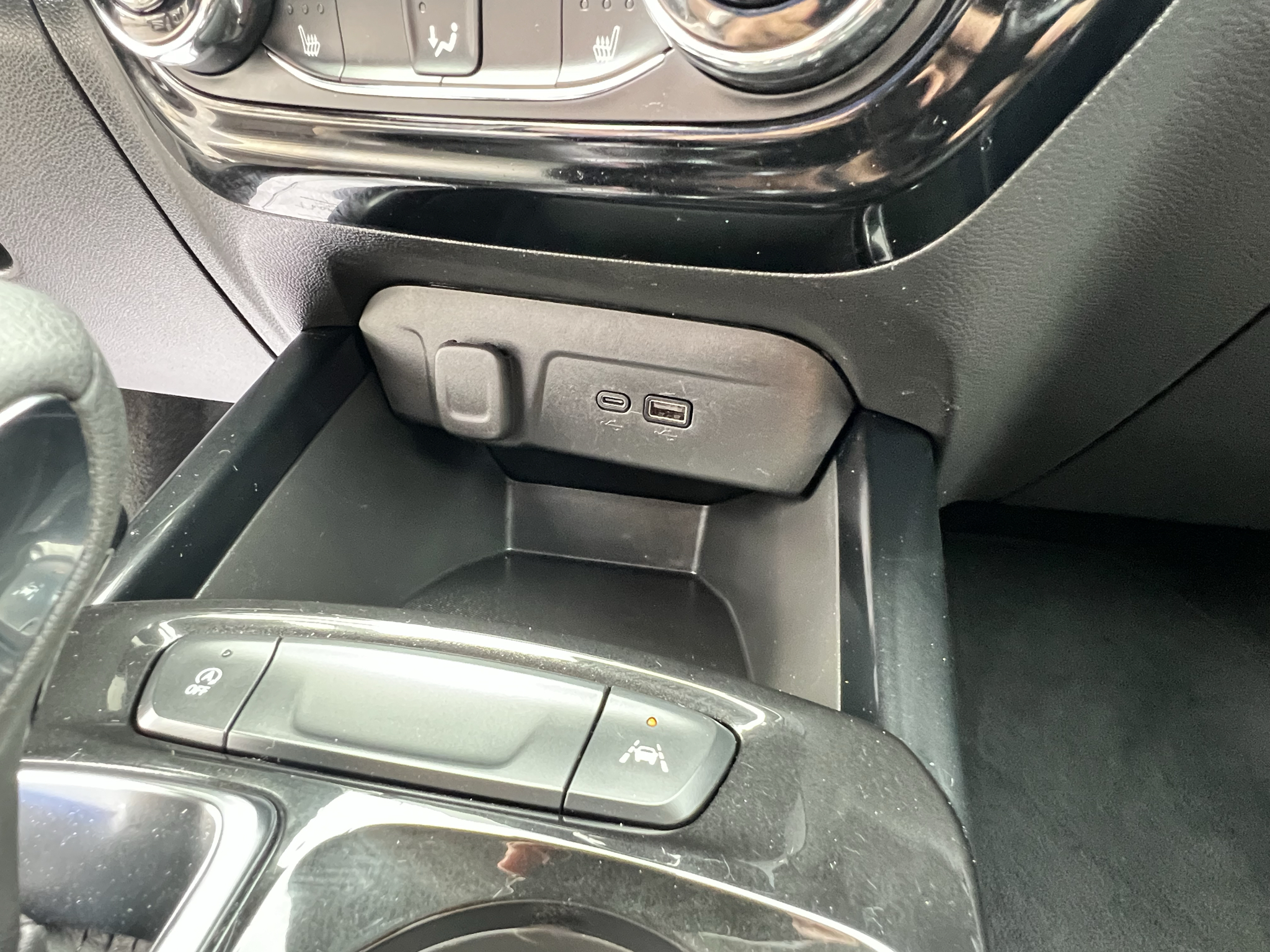 Used 2024 Chevrolet Trax SUV