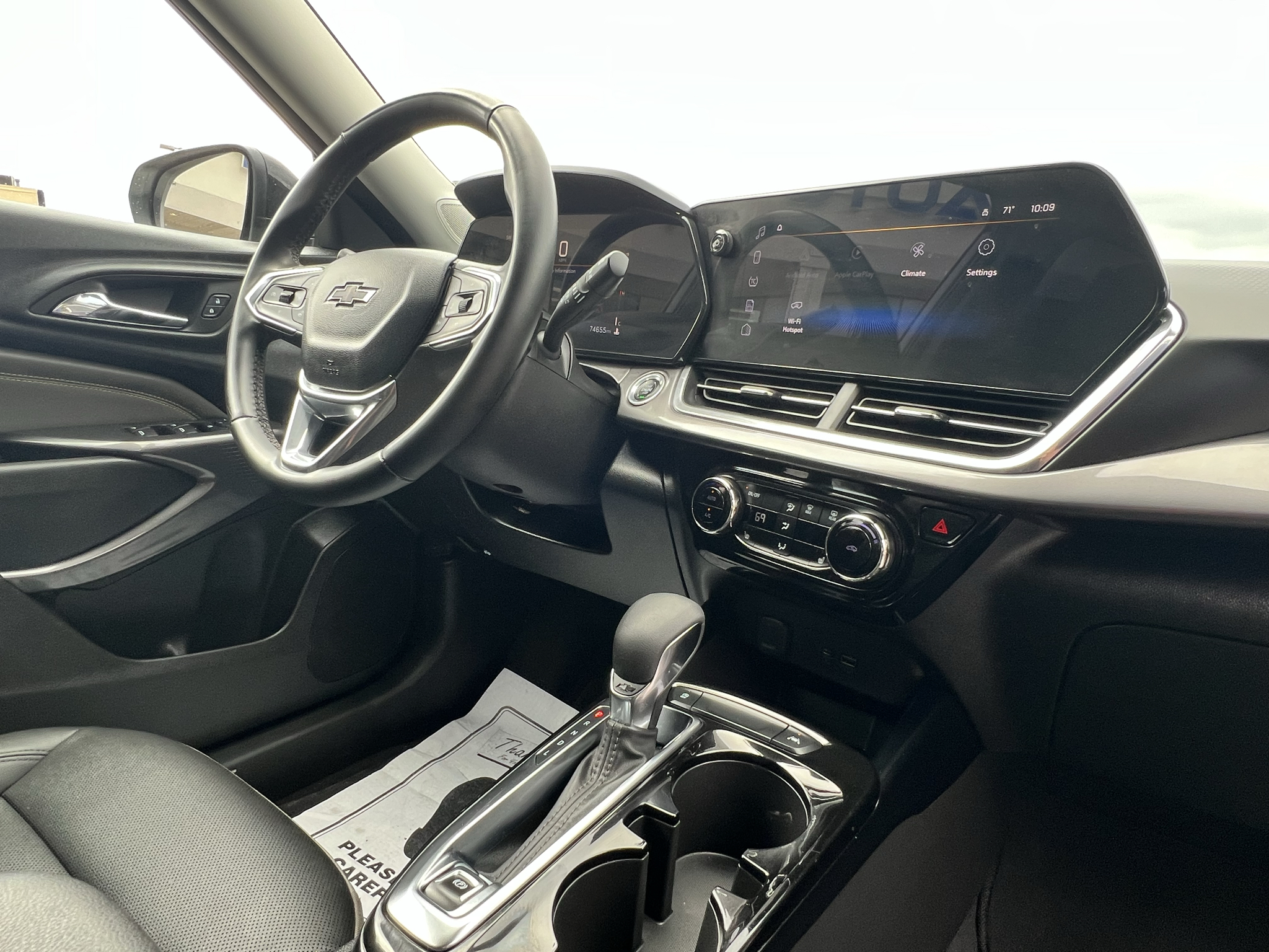 Used 2024 Chevrolet Trax SUV