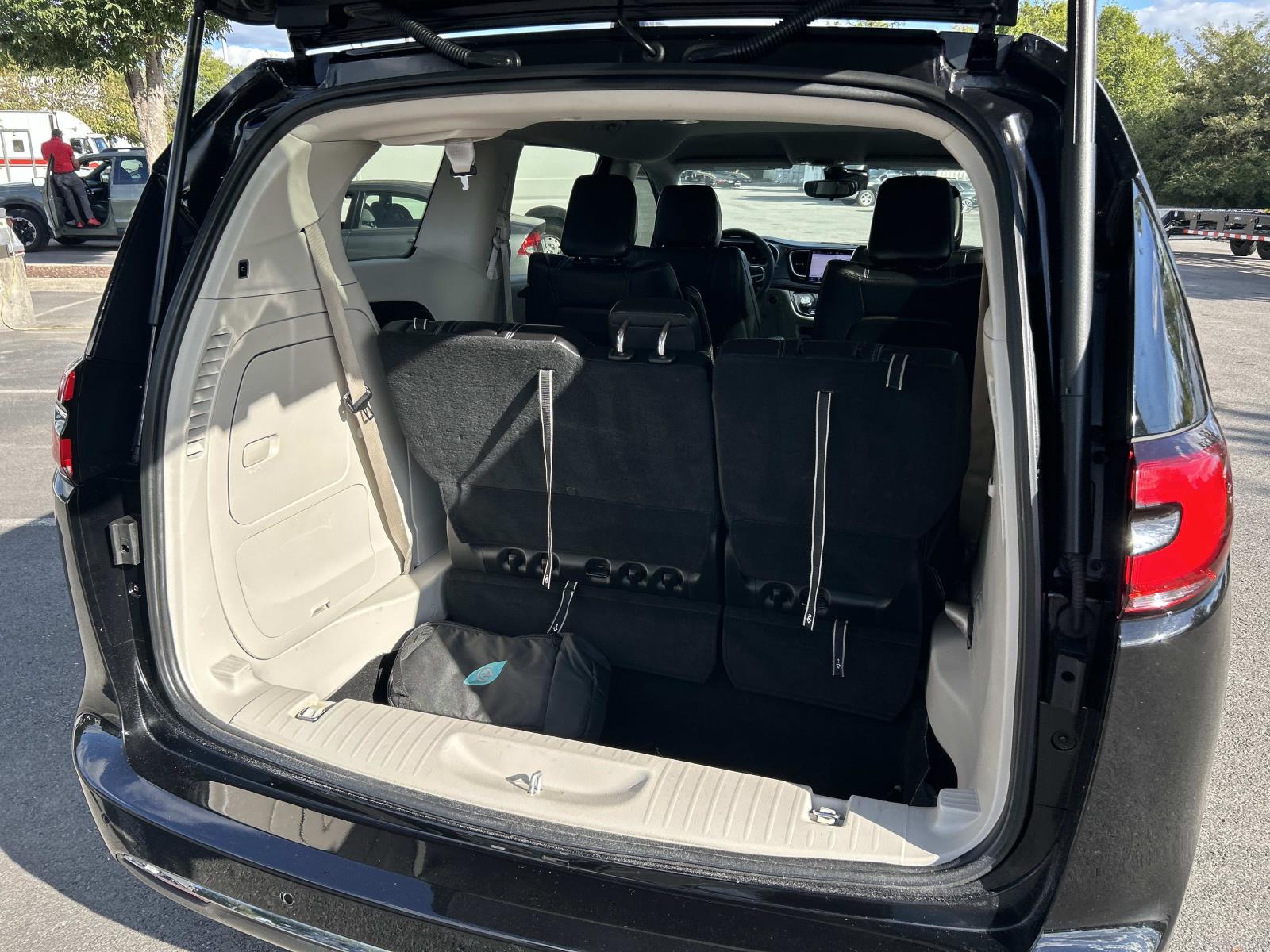 Used 2024 Chrysler Pacifica Van