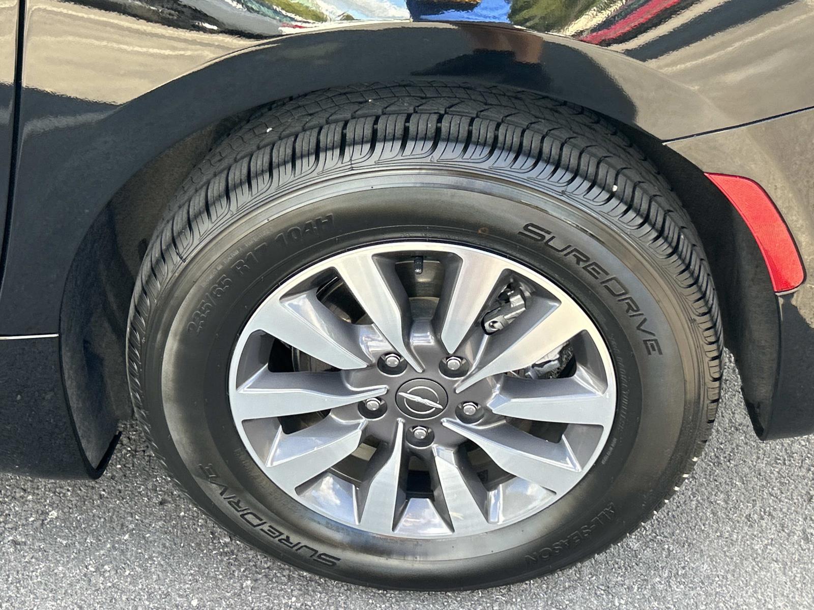 Used 2024 Chrysler Pacifica Van
