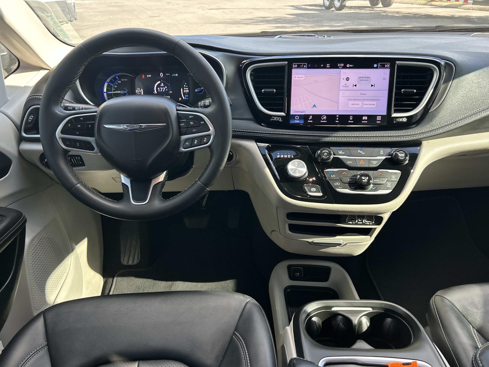 Used 2024 Chrysler Pacifica Van