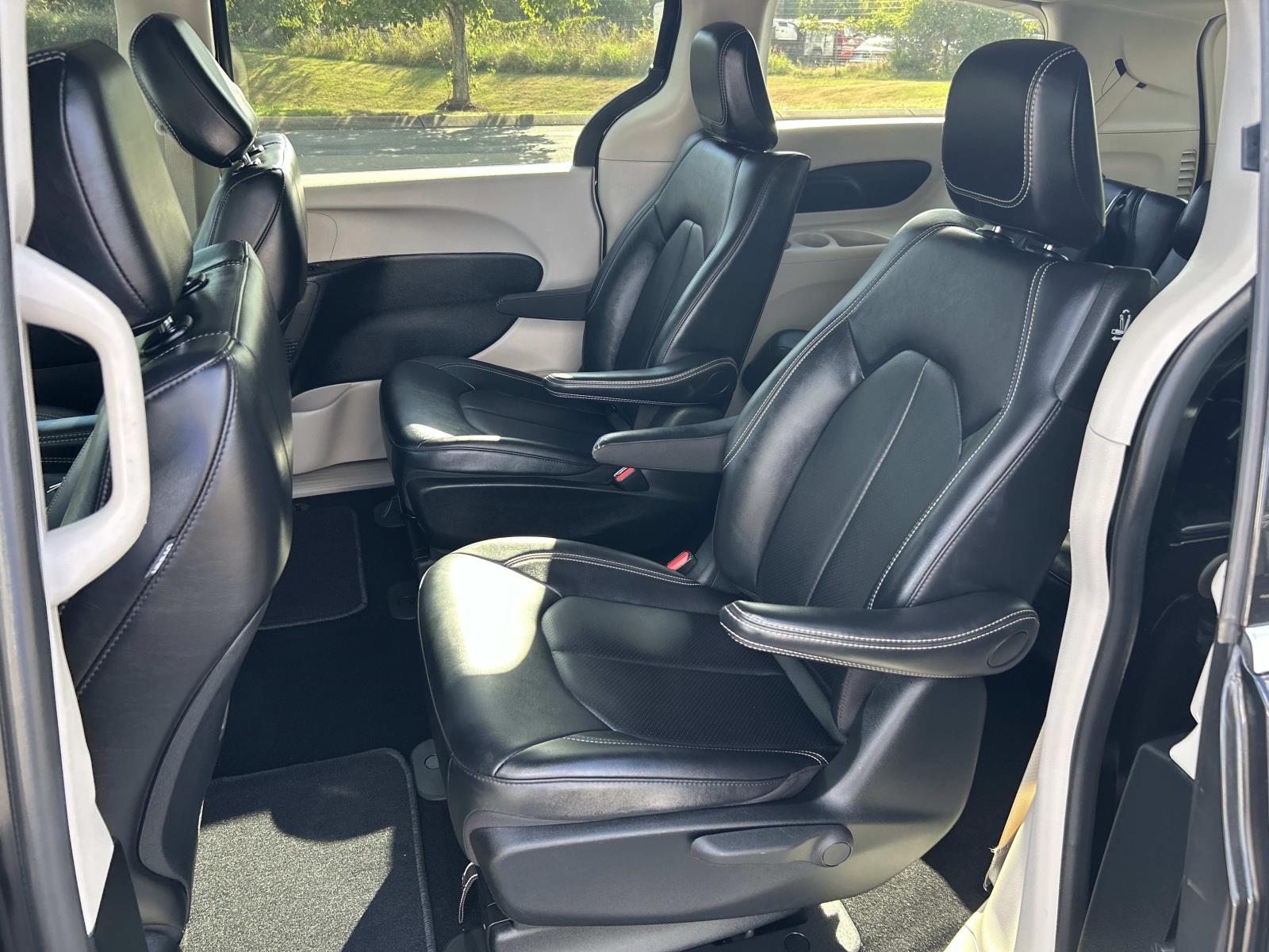 Used 2024 Chrysler Pacifica Van