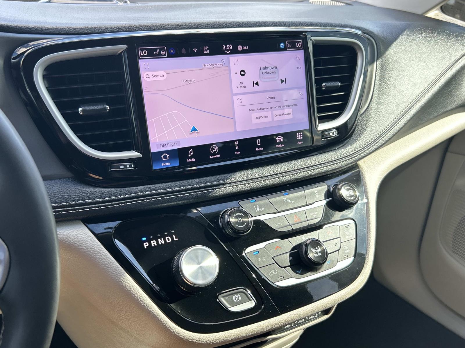 Used 2024 Chrysler Pacifica Van