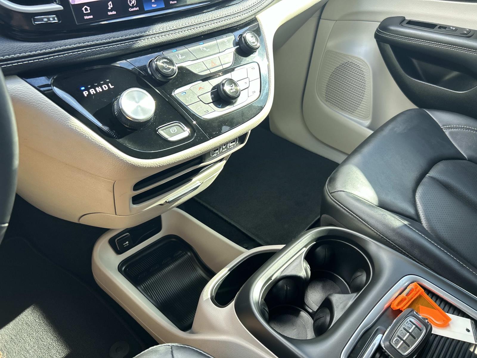 Used 2024 Chrysler Pacifica Van