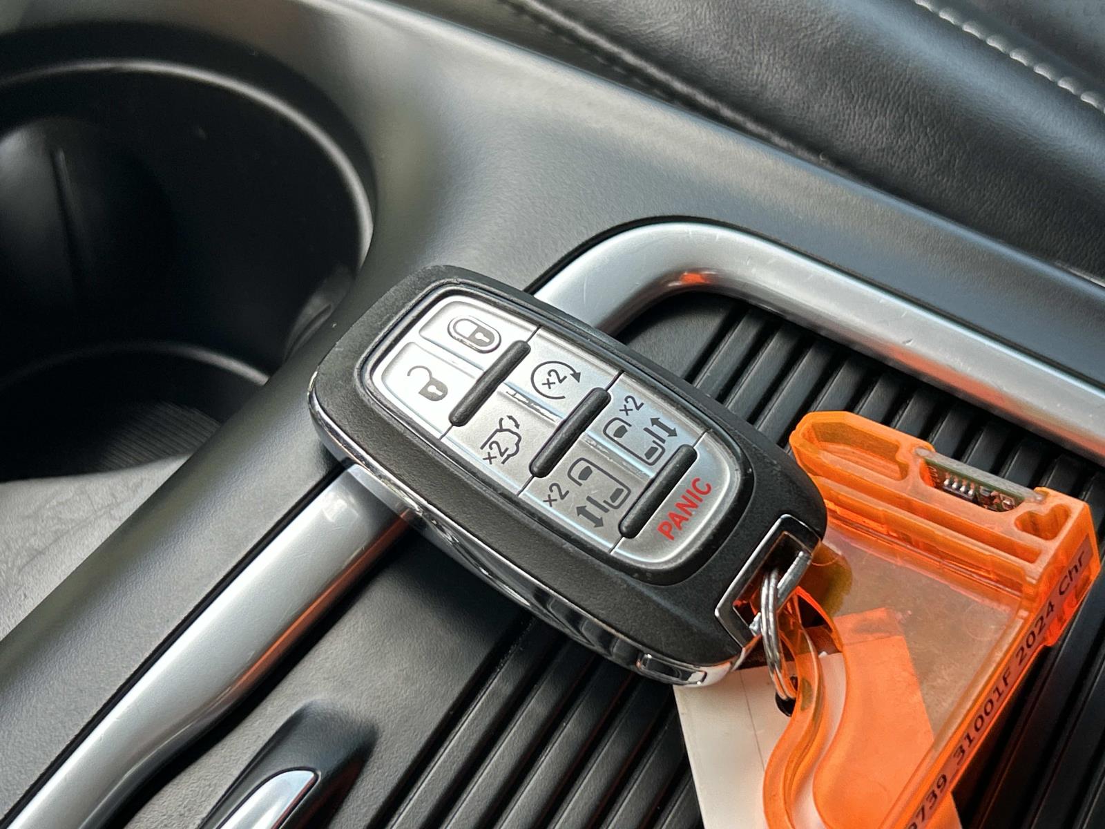Used 2024 Chrysler Pacifica Van