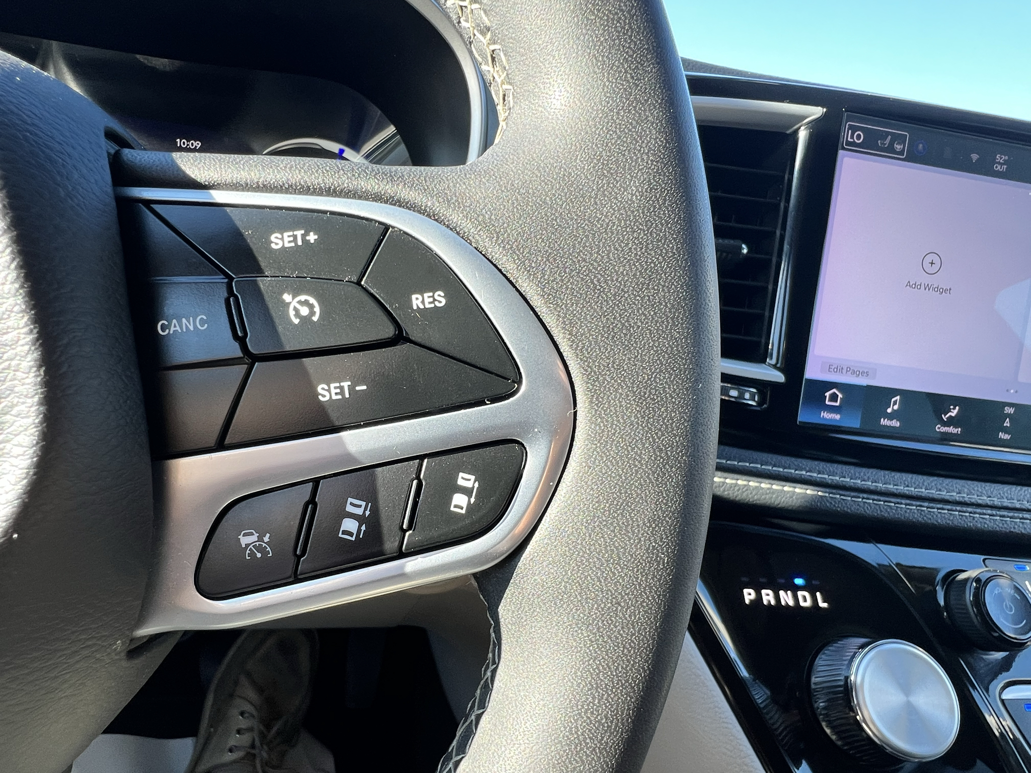 Used 2024 Chrysler Pacifica Van