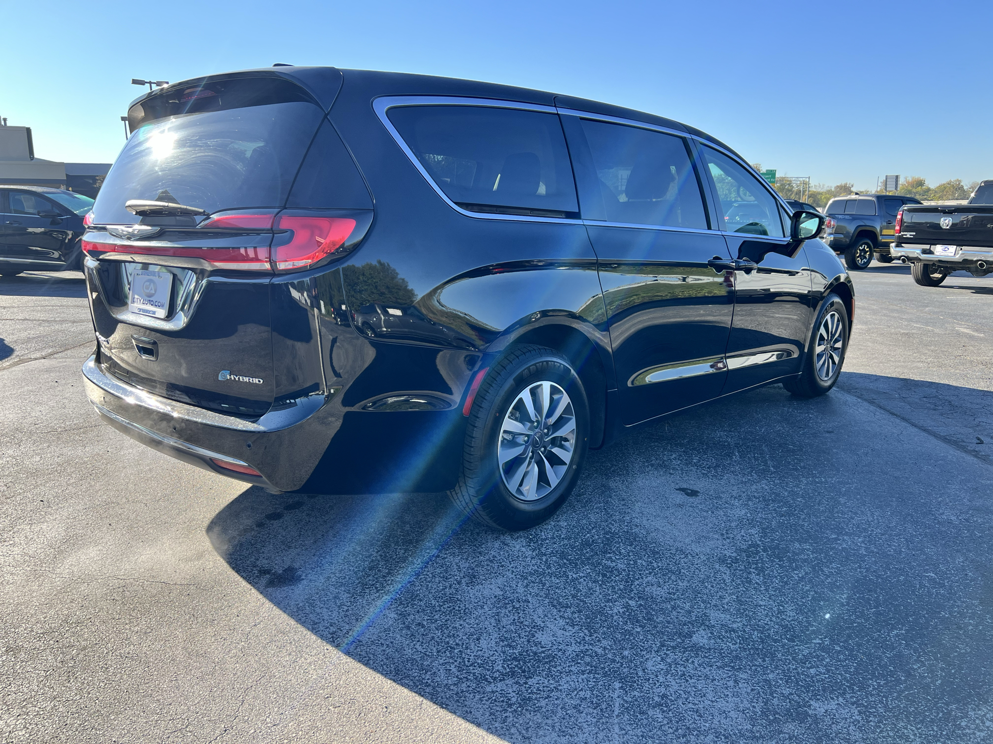 Used 2024 Chrysler Pacifica Van