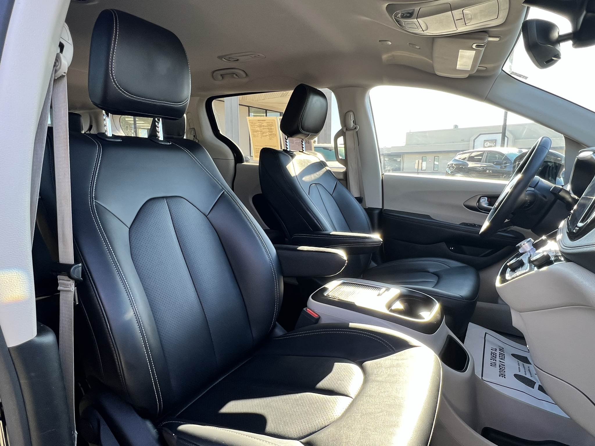 Used 2024 Chrysler Pacifica Van