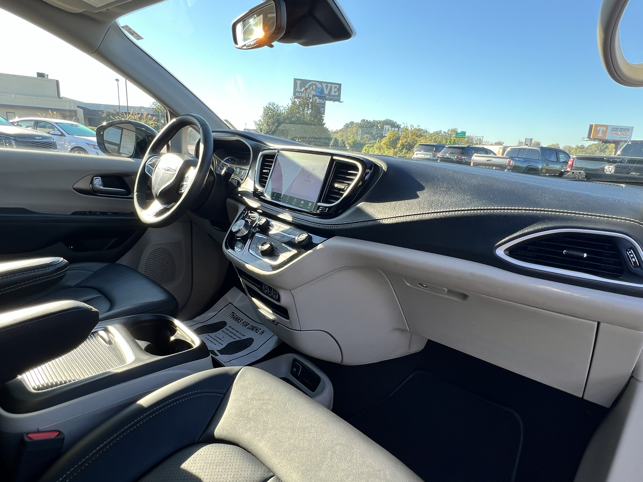 Used 2024 Chrysler Pacifica Van