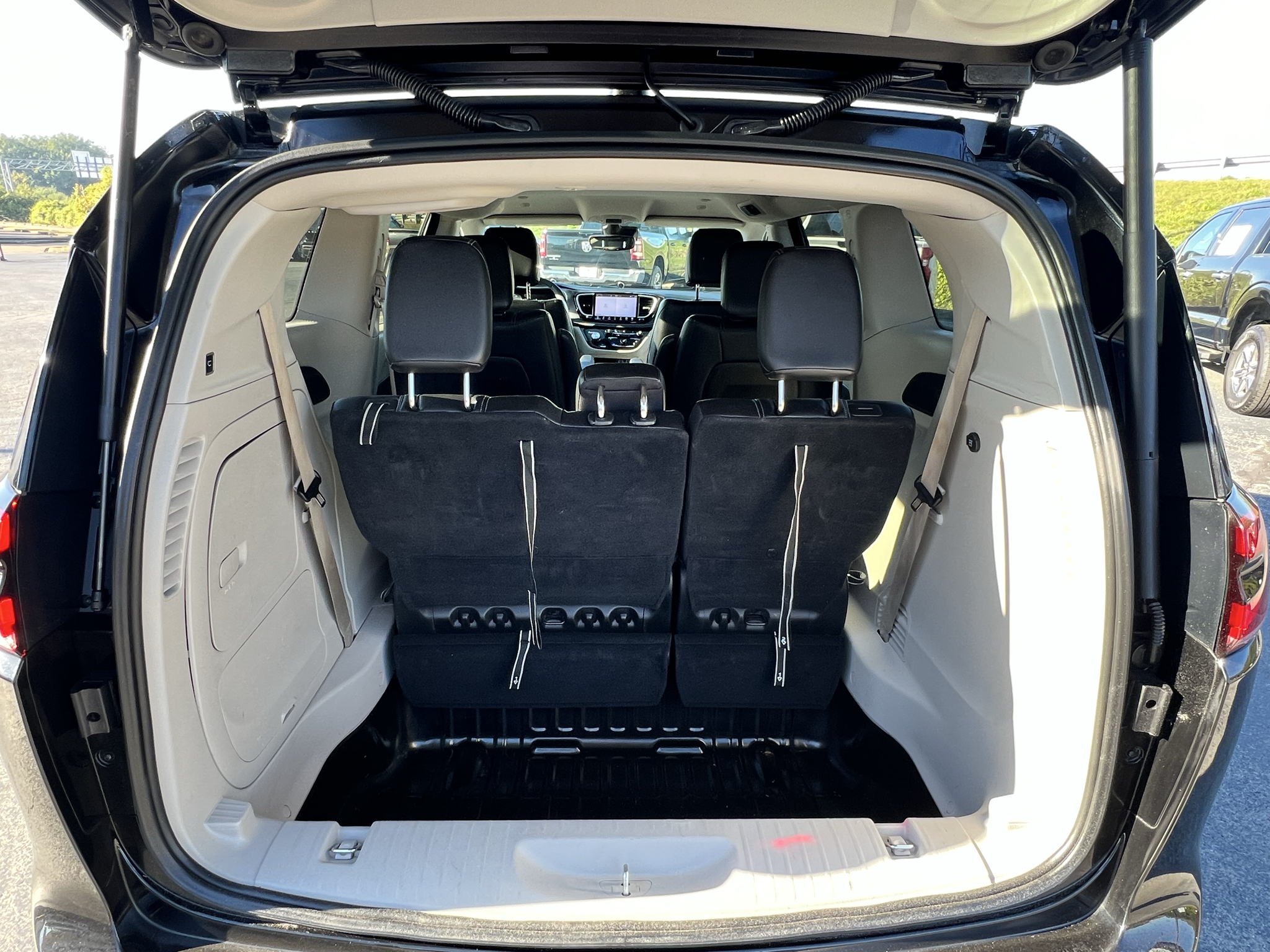Used 2024 Chrysler Pacifica Van