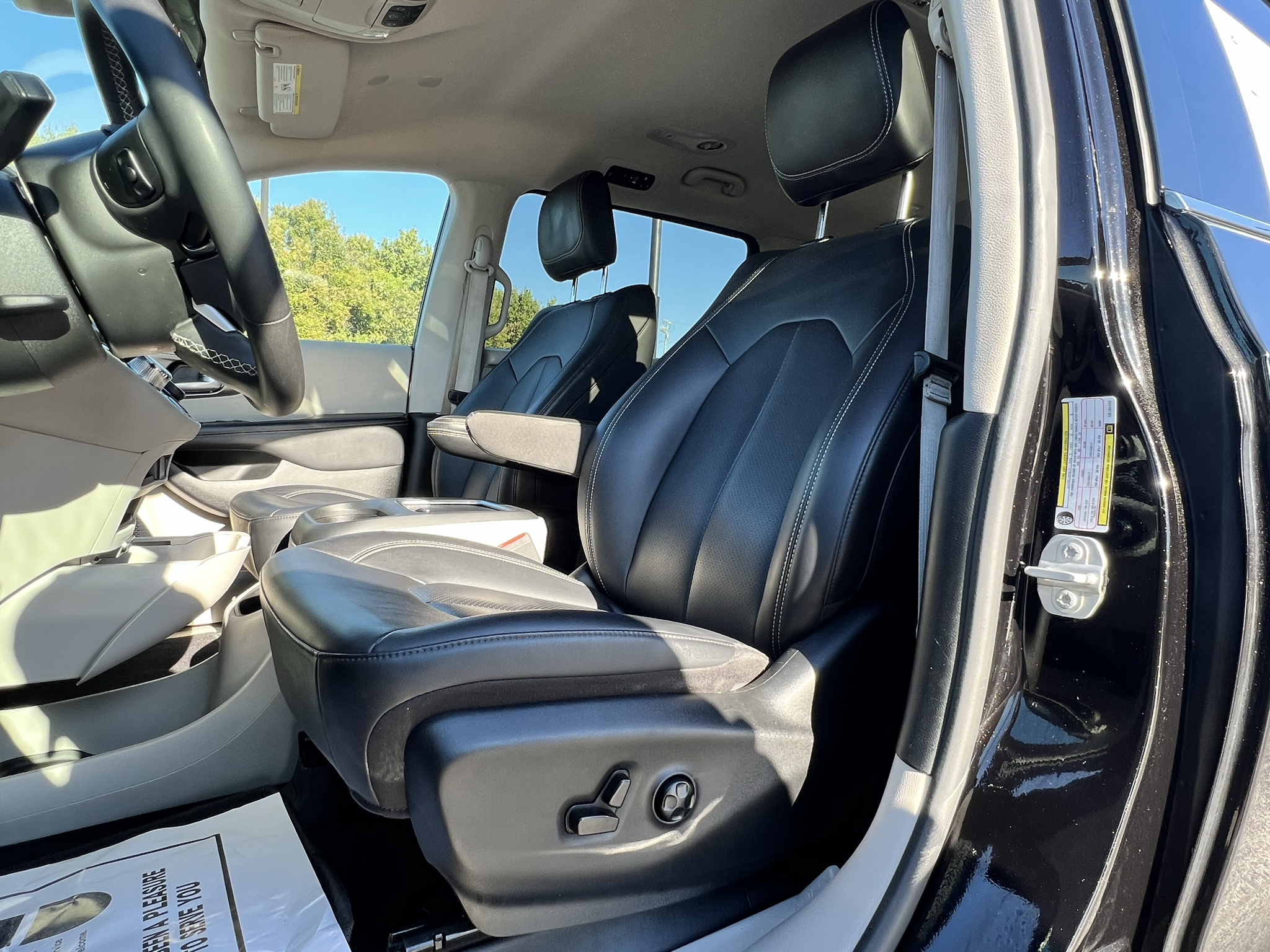 Used 2024 Chrysler Pacifica Van
