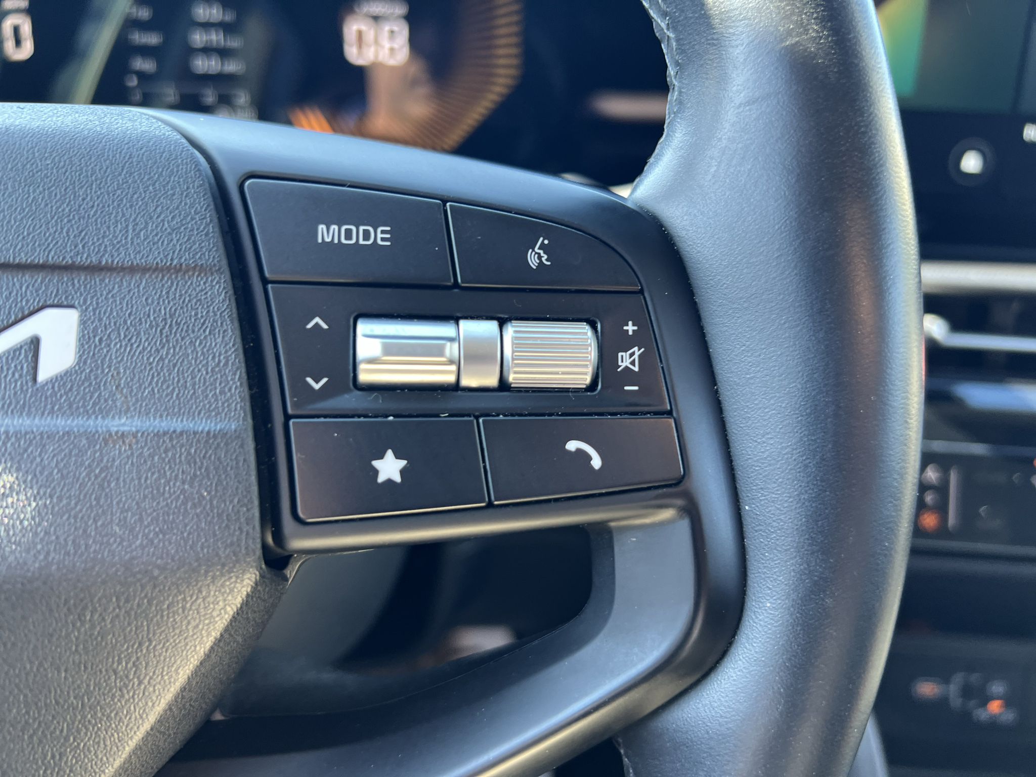 Vehicle photo 30