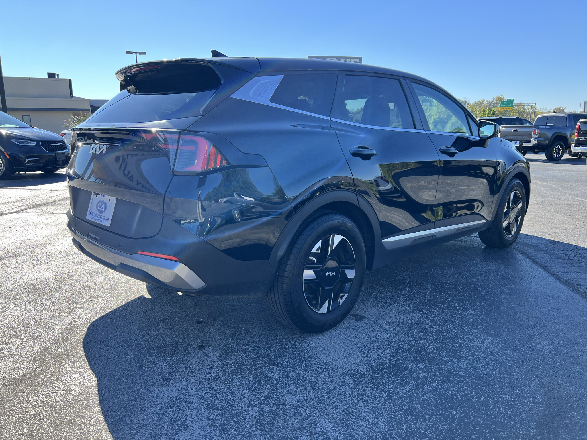 Vehicle photo 5