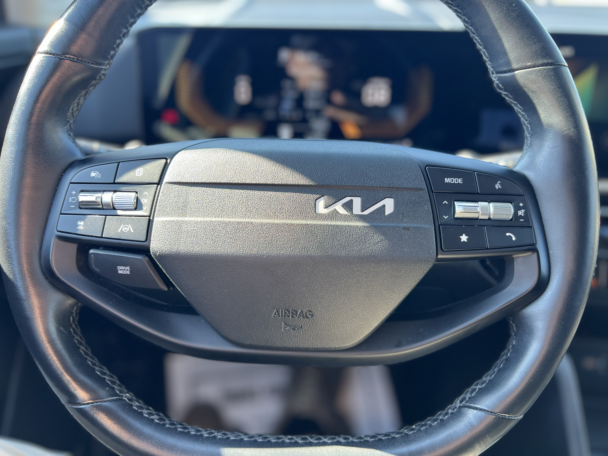Vehicle photo 32