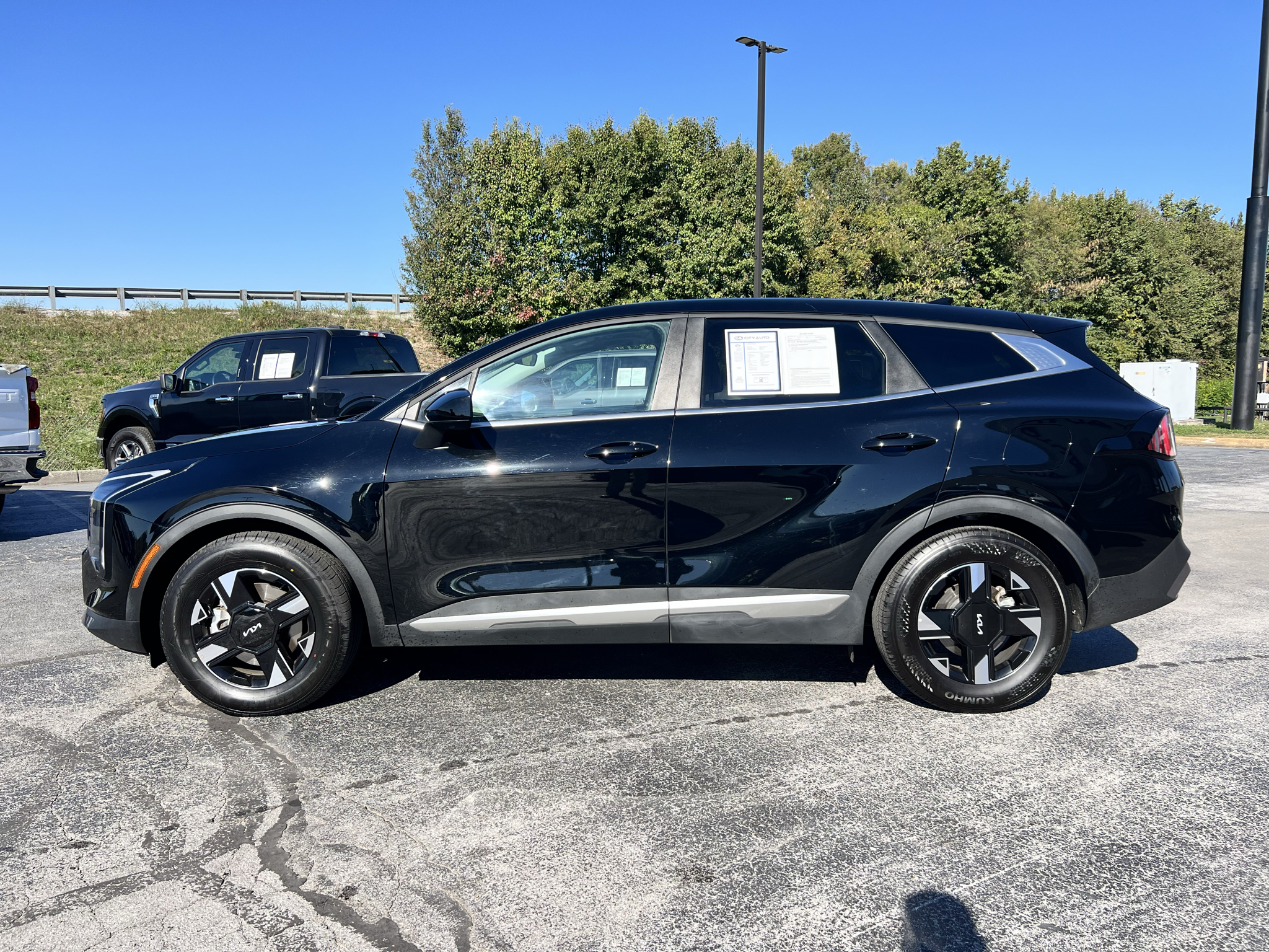 Vehicle photo 7