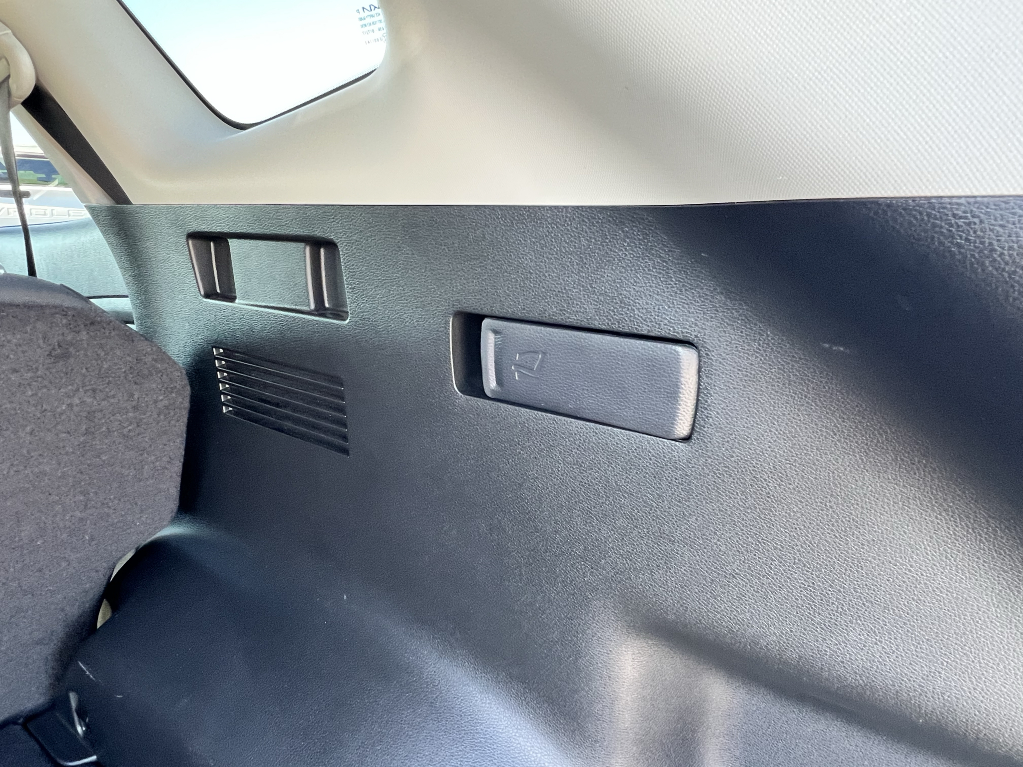 Vehicle photo 24