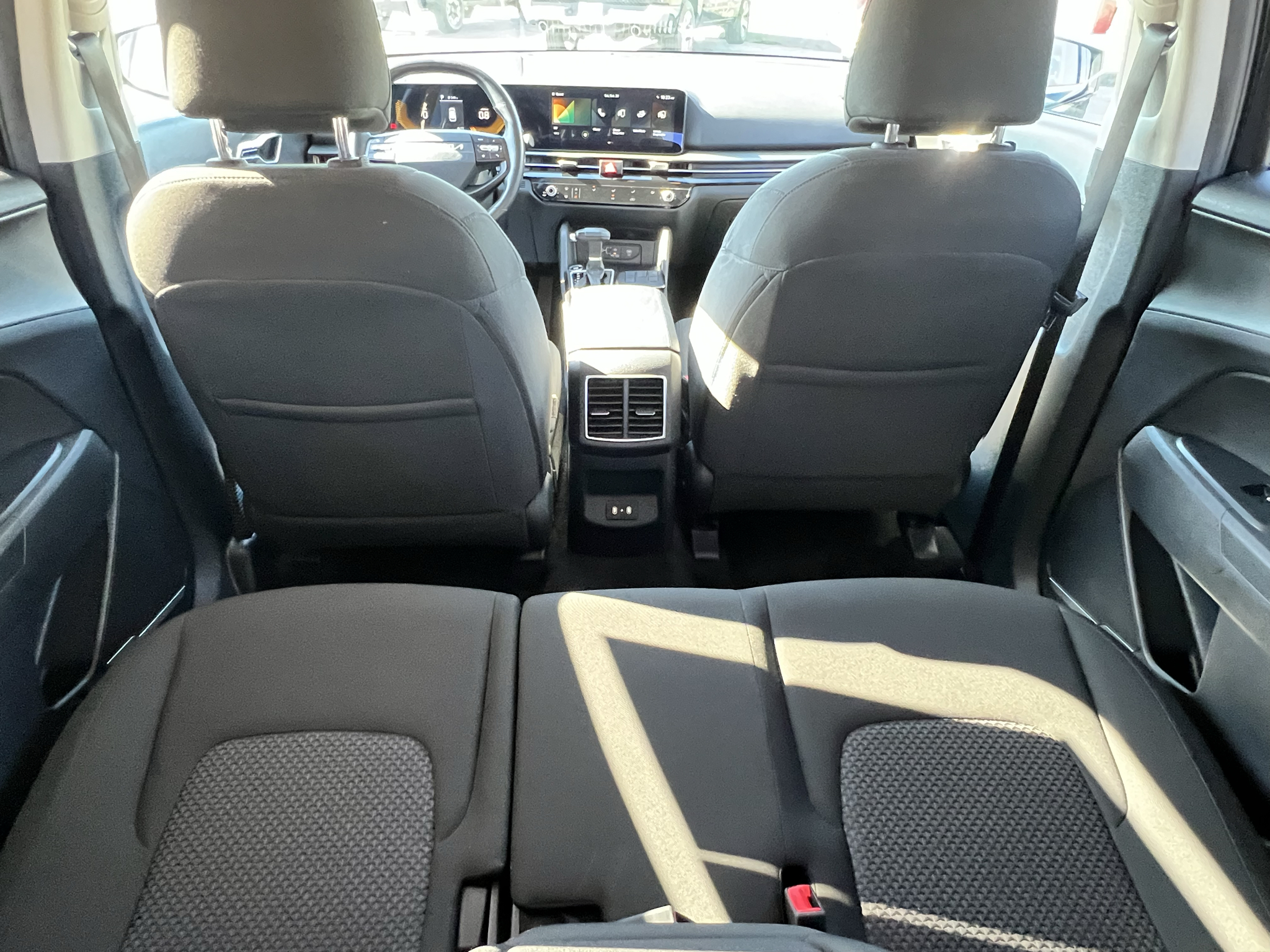Vehicle photo 23