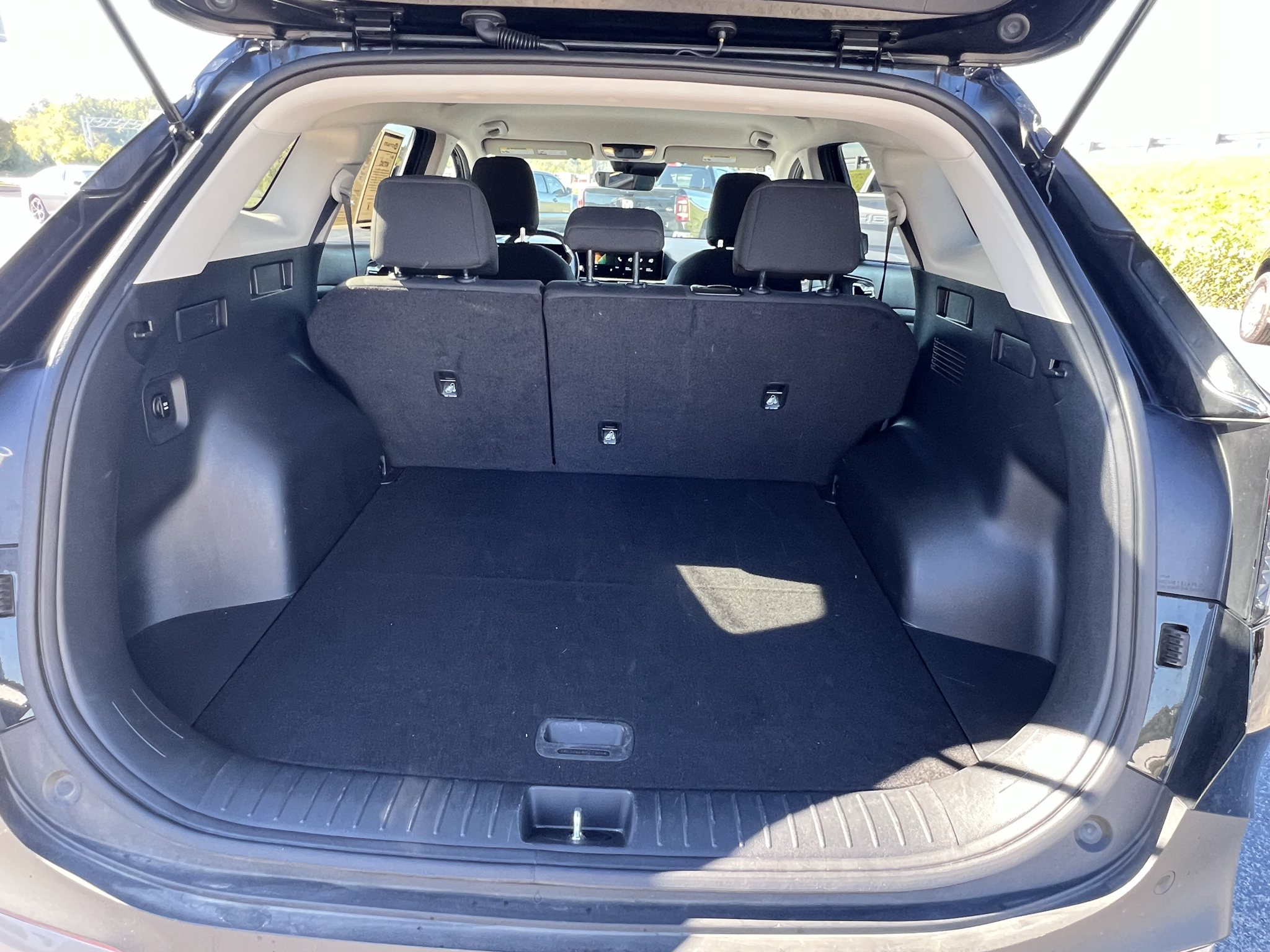 Vehicle photo 20