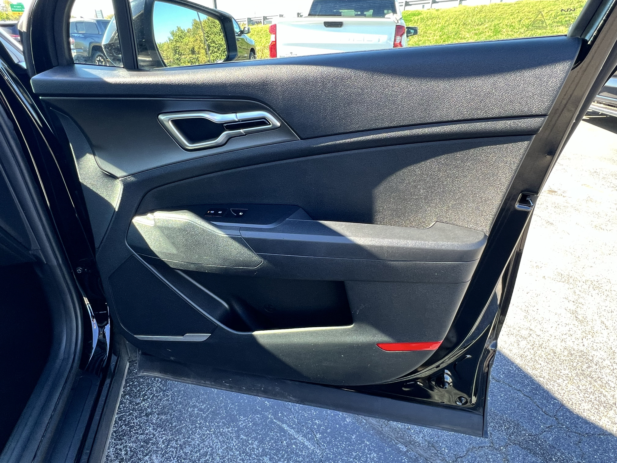 Vehicle photo 14
