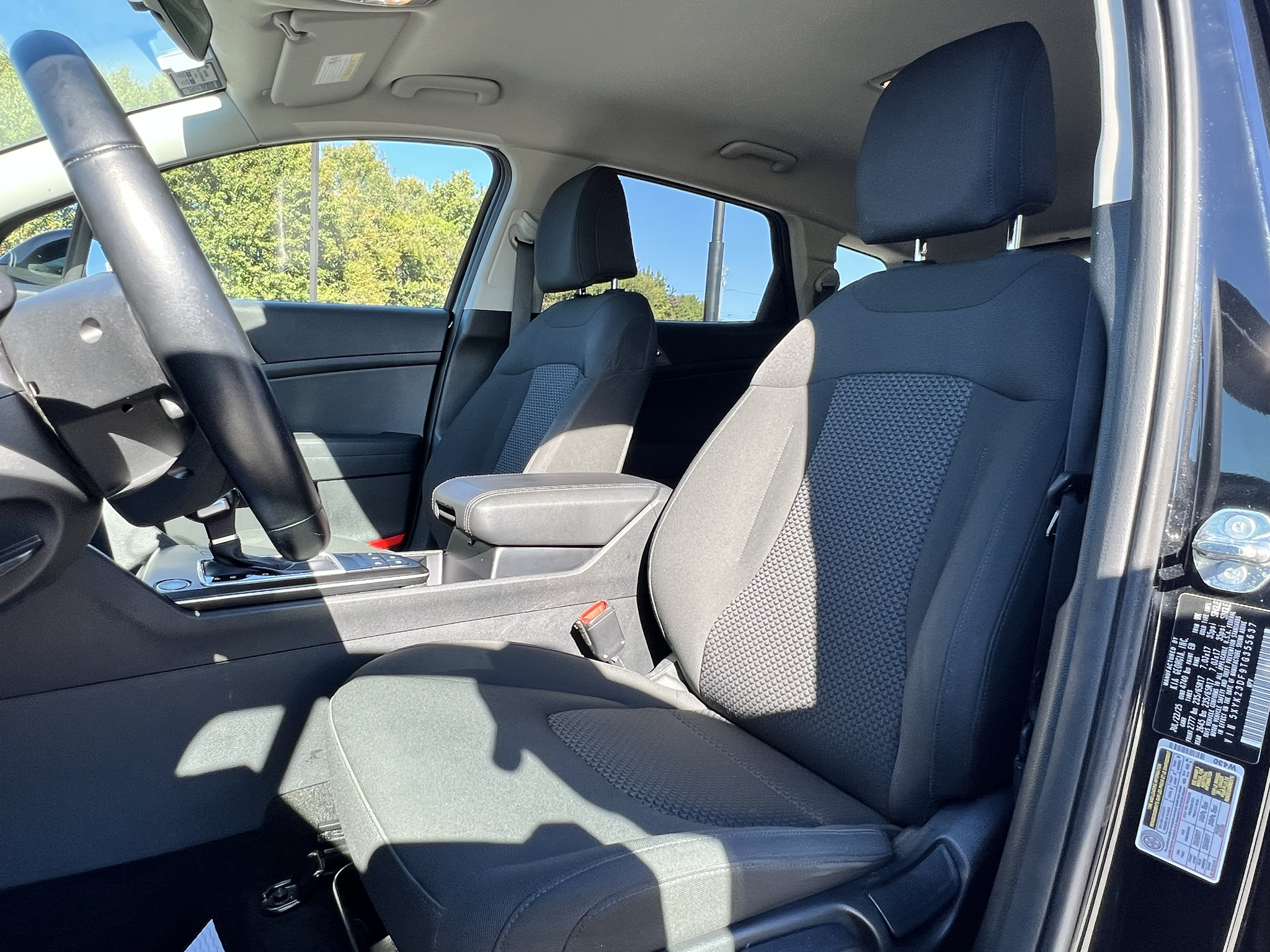 Vehicle photo 25