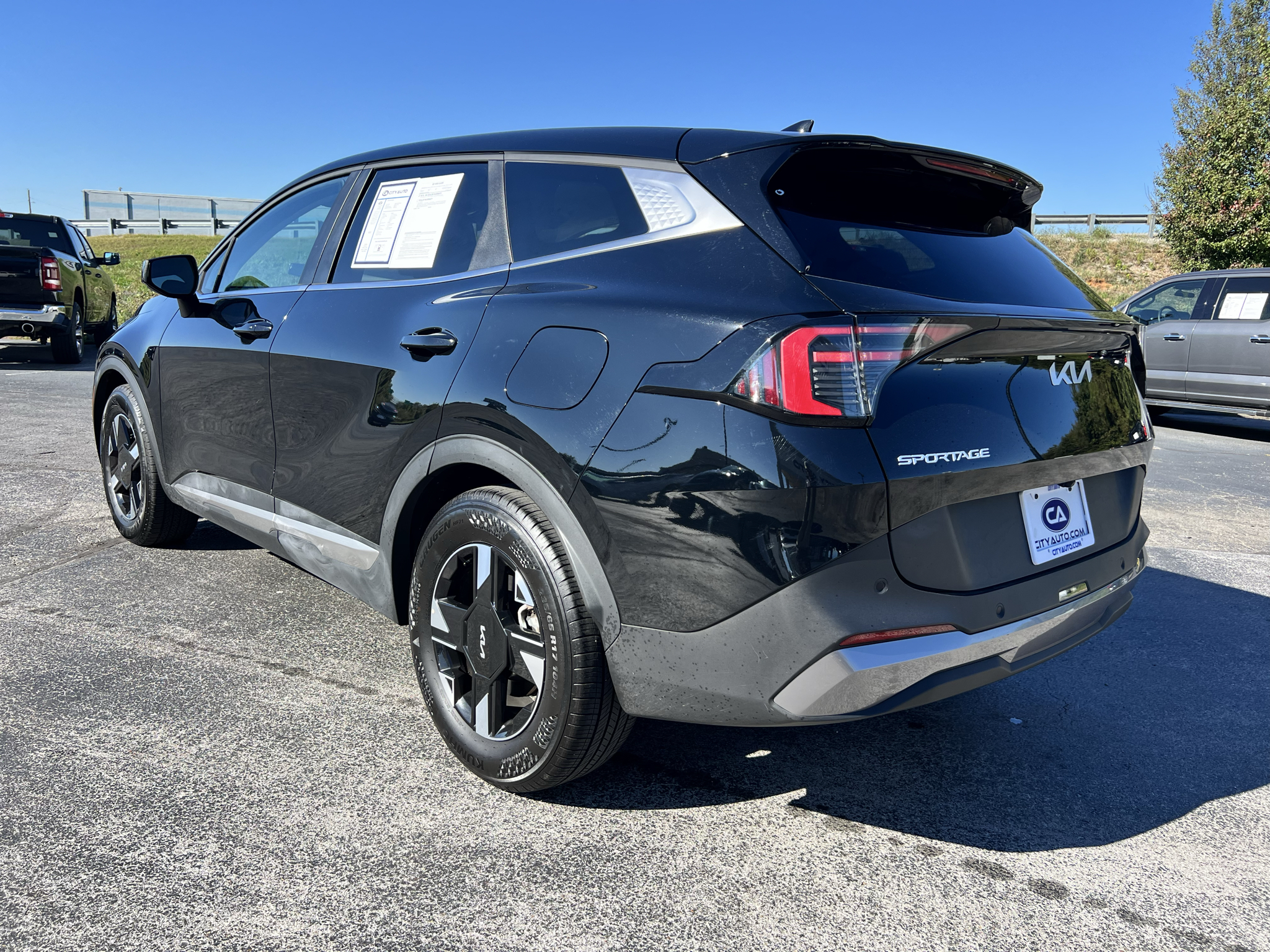 Vehicle photo 3