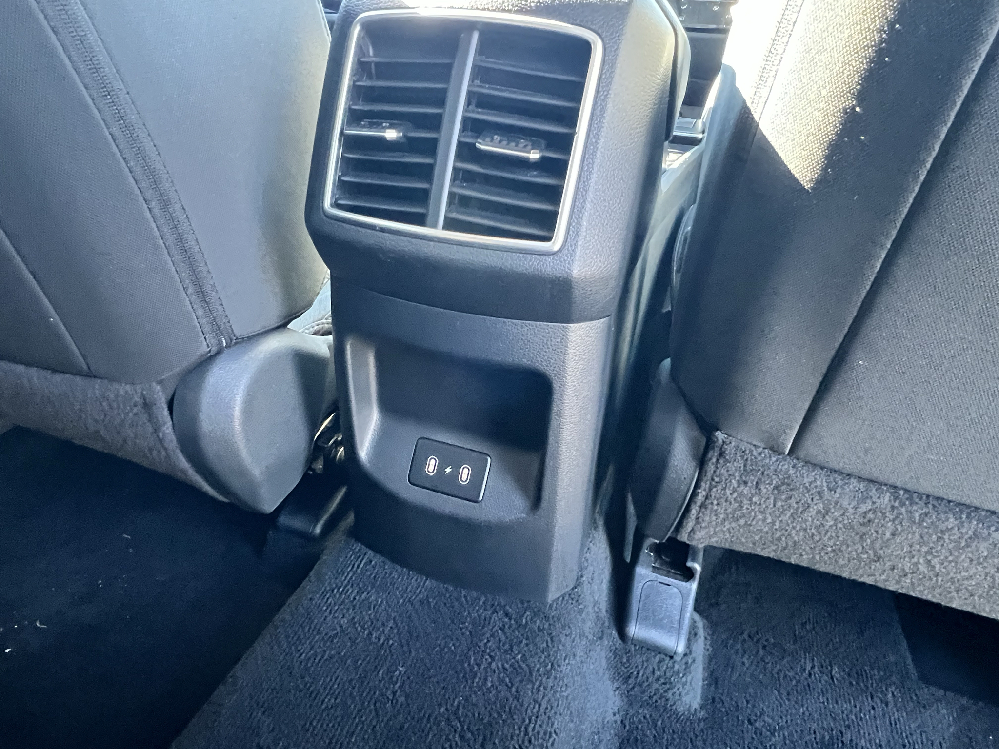 Vehicle photo 18