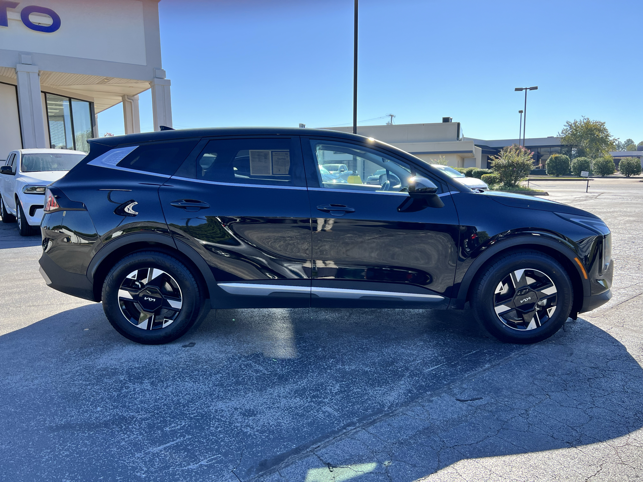 Vehicle photo 8