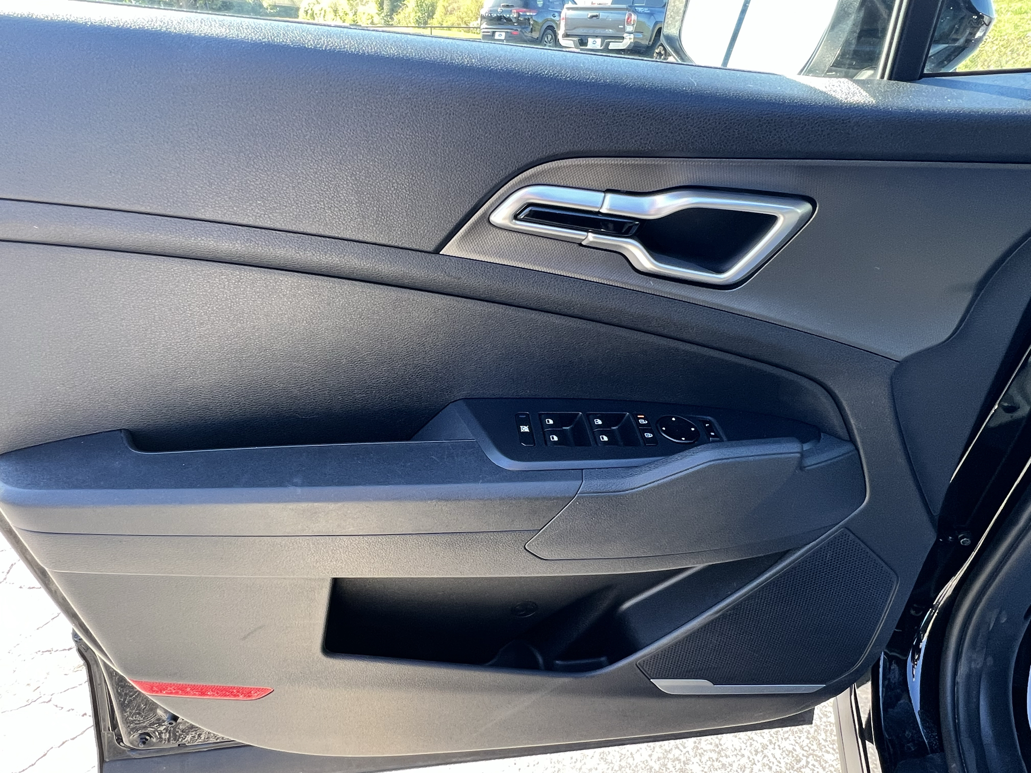 Vehicle photo 26