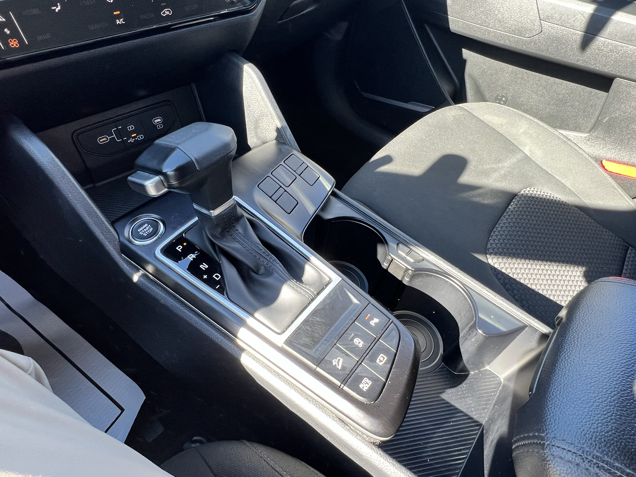 Vehicle photo 27