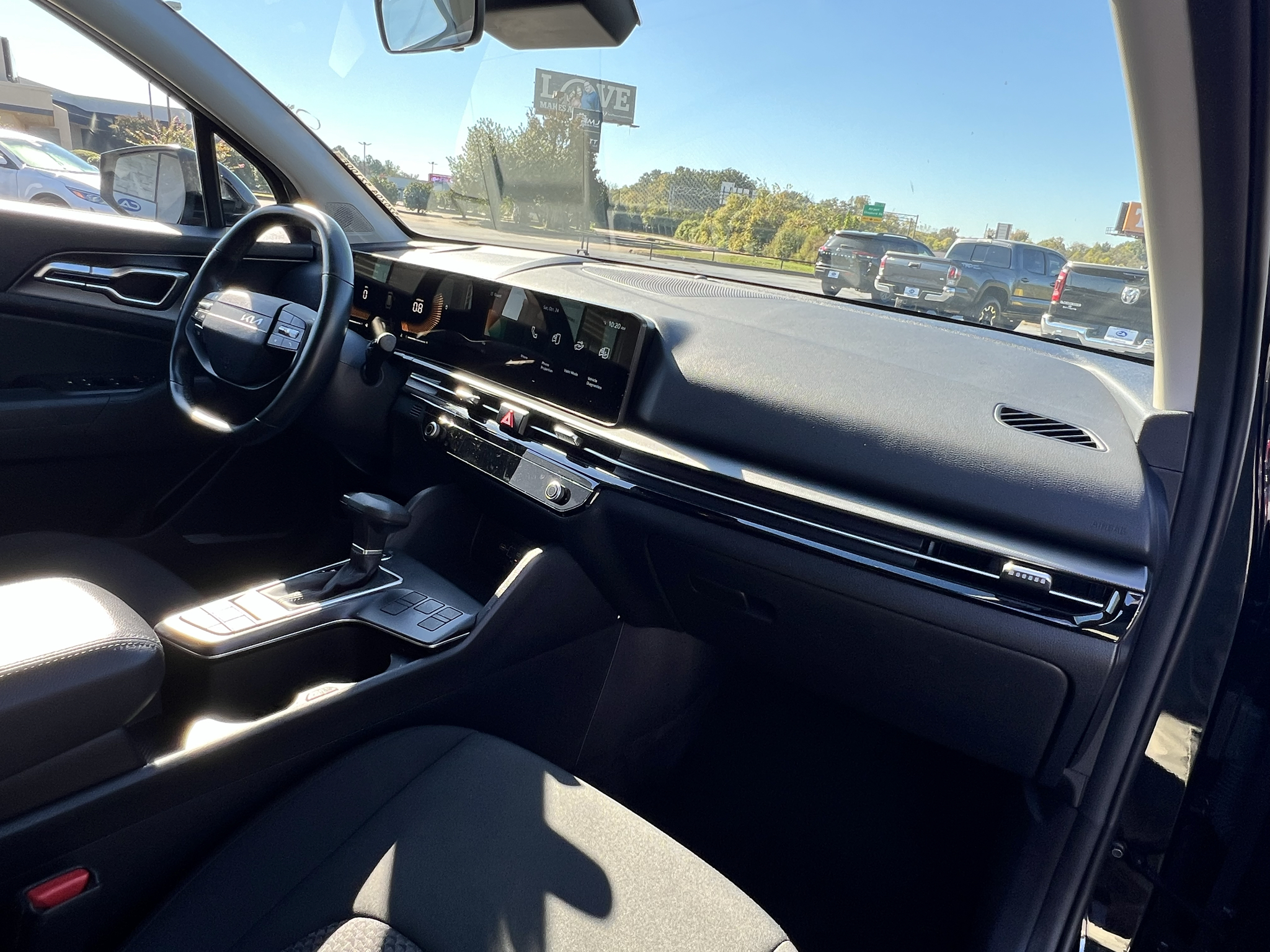 Vehicle photo 10