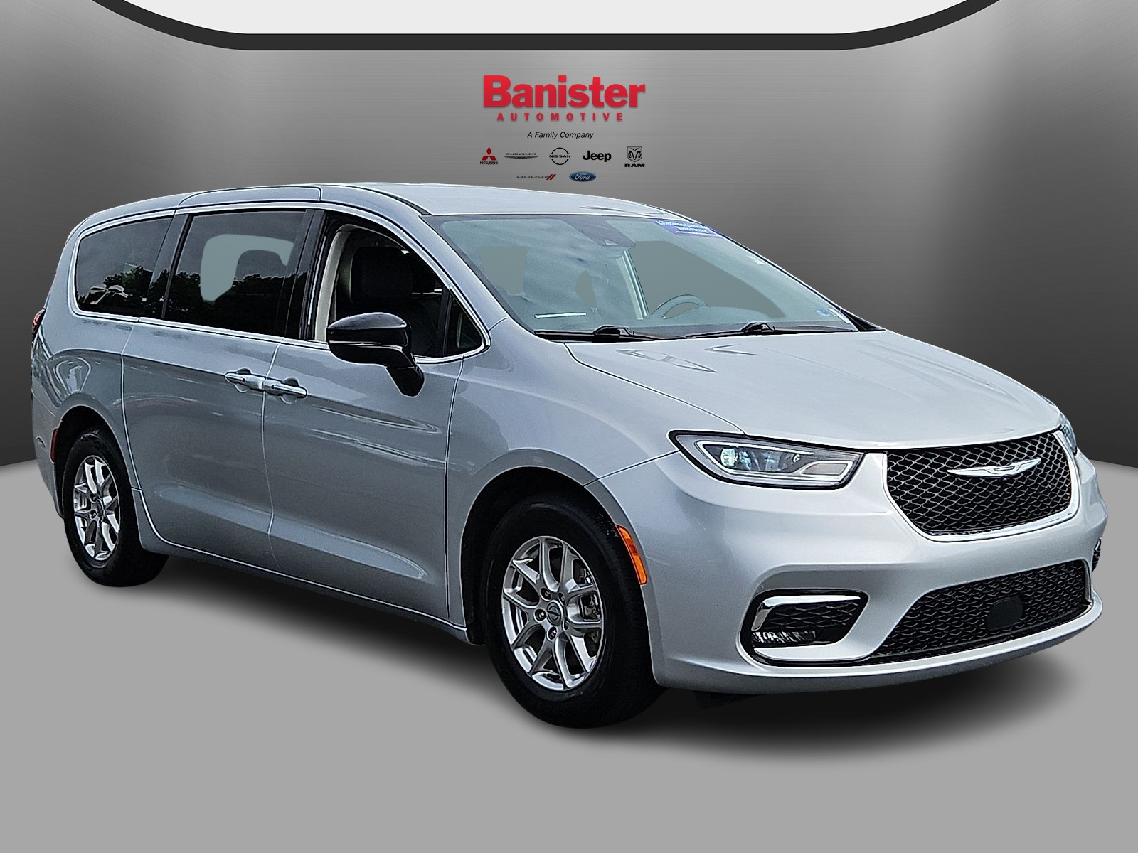 Used 2024 Chrysler Pacifica Van