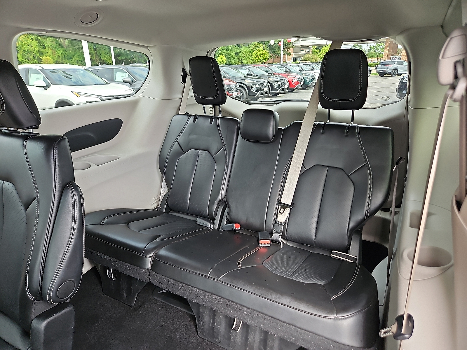 Used 2024 Chrysler Pacifica Van