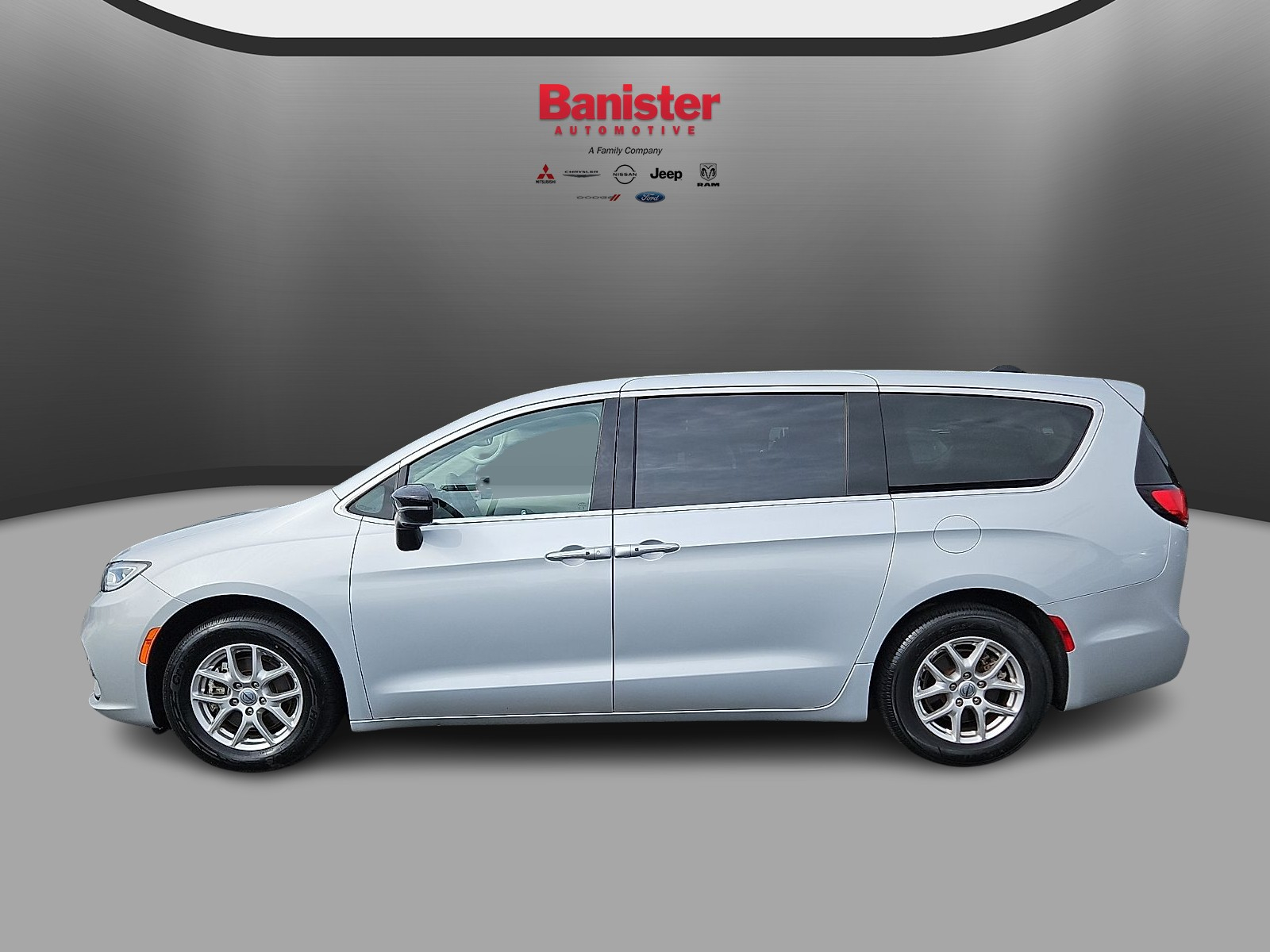 Used 2024 Chrysler Pacifica Van