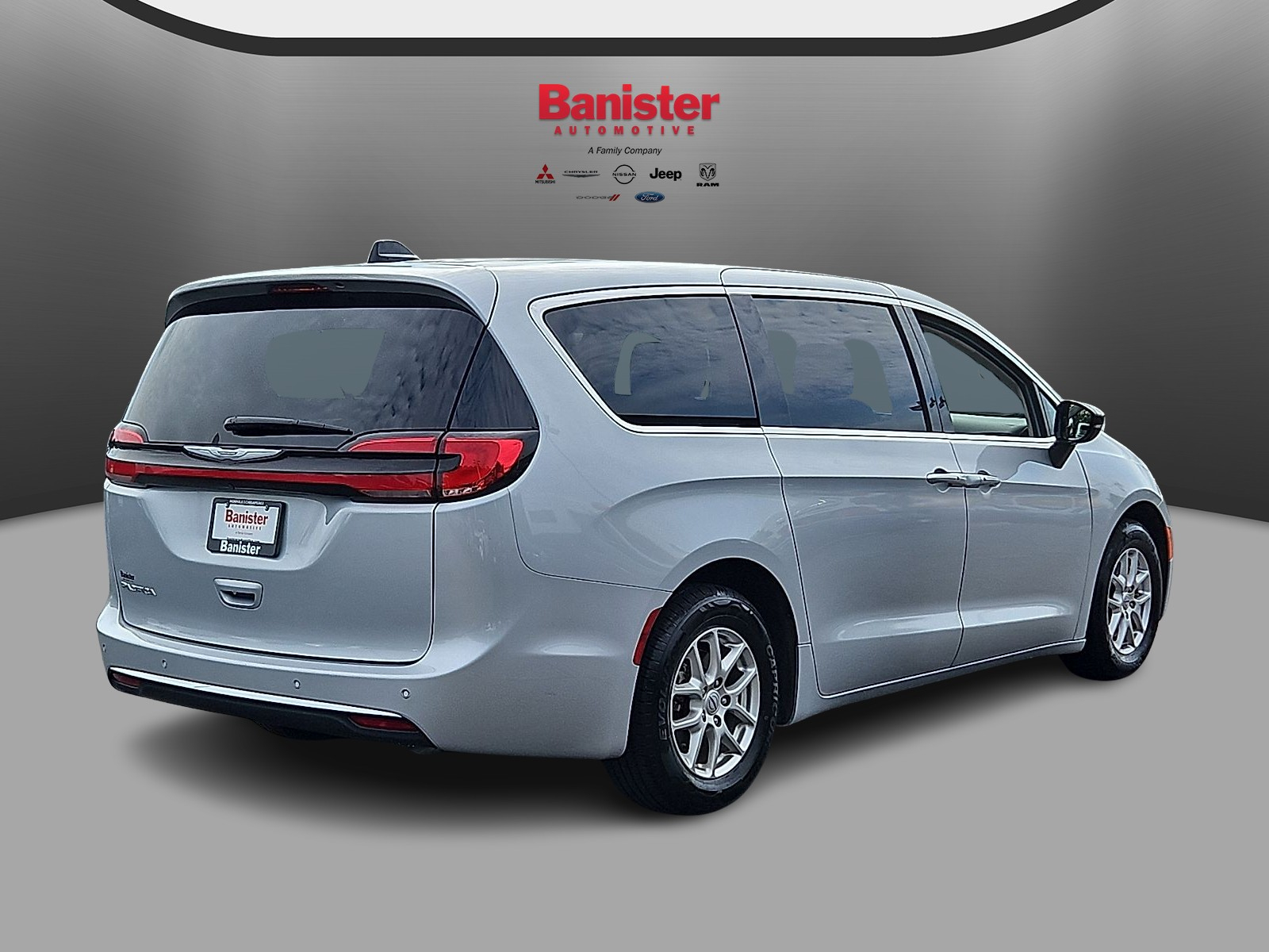 Used 2024 Chrysler Pacifica Van