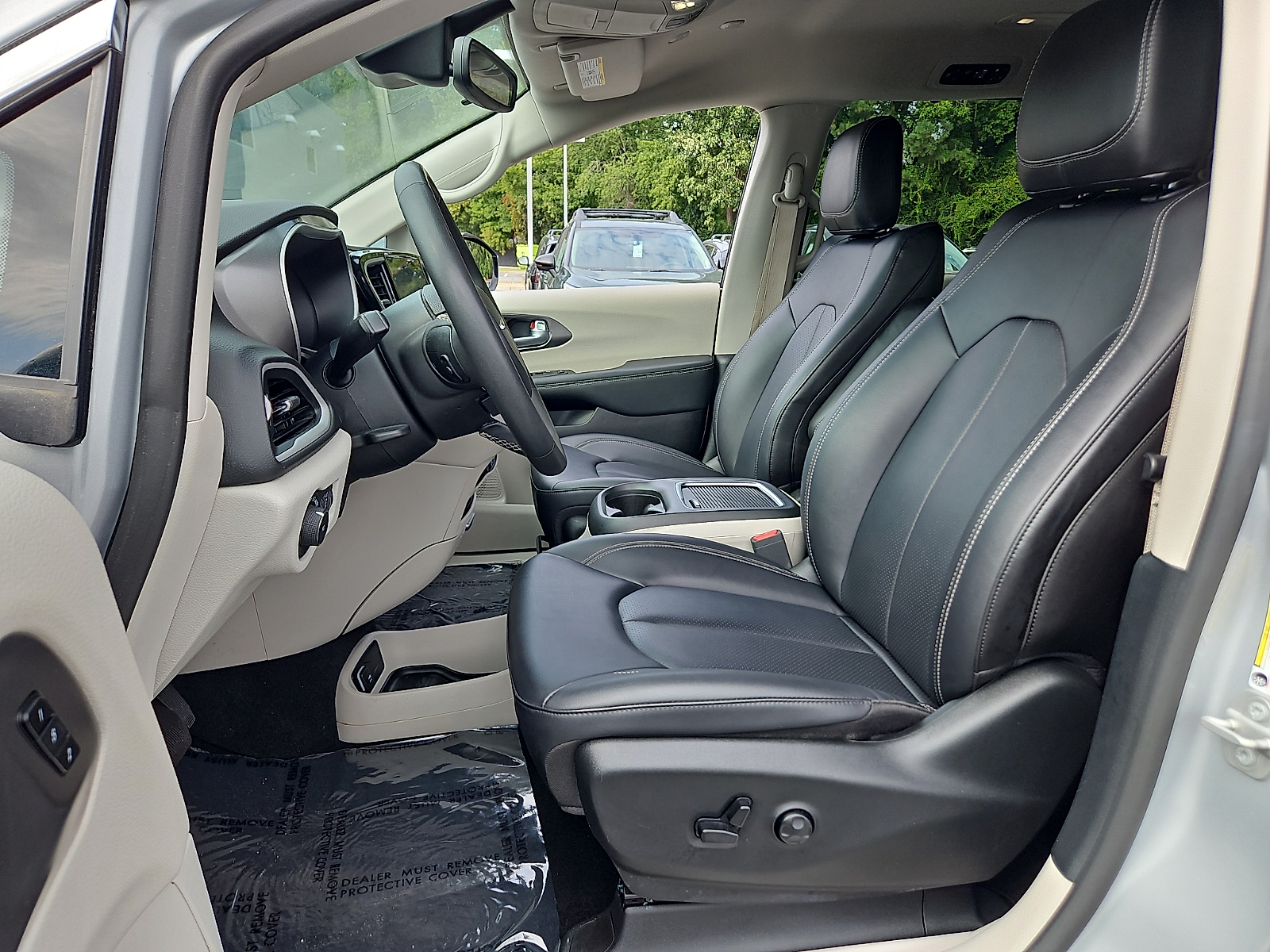 Used 2024 Chrysler Pacifica Van