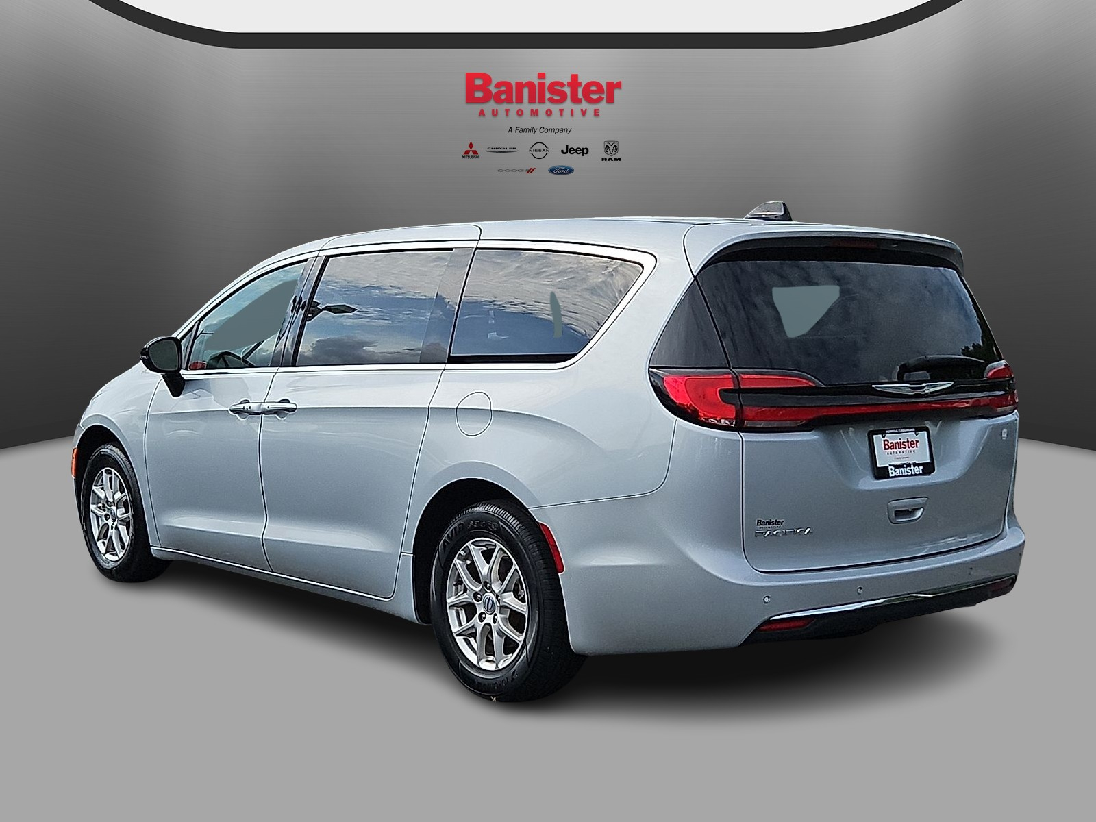 Used 2024 Chrysler Pacifica Van