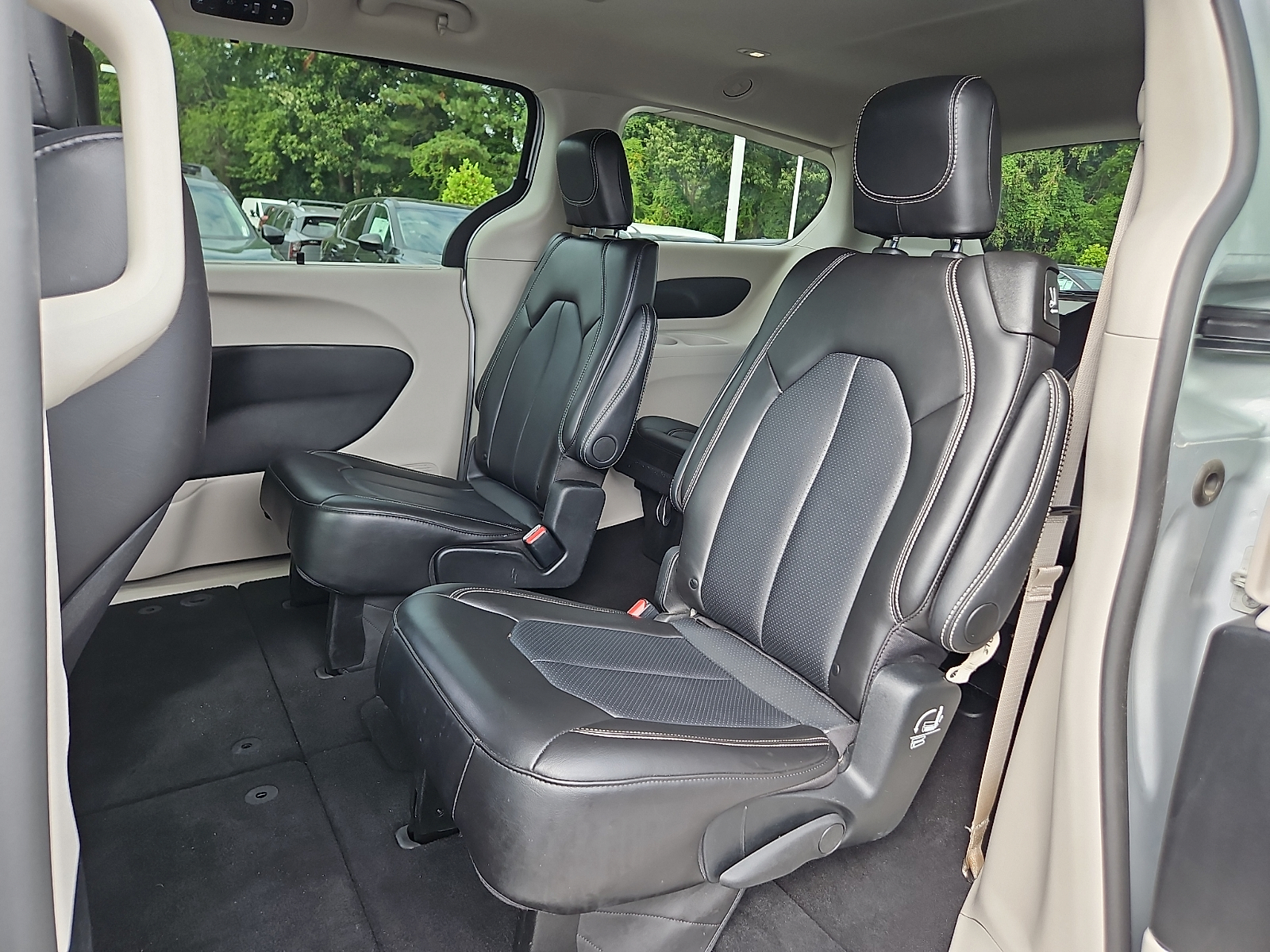 Used 2024 Chrysler Pacifica Van