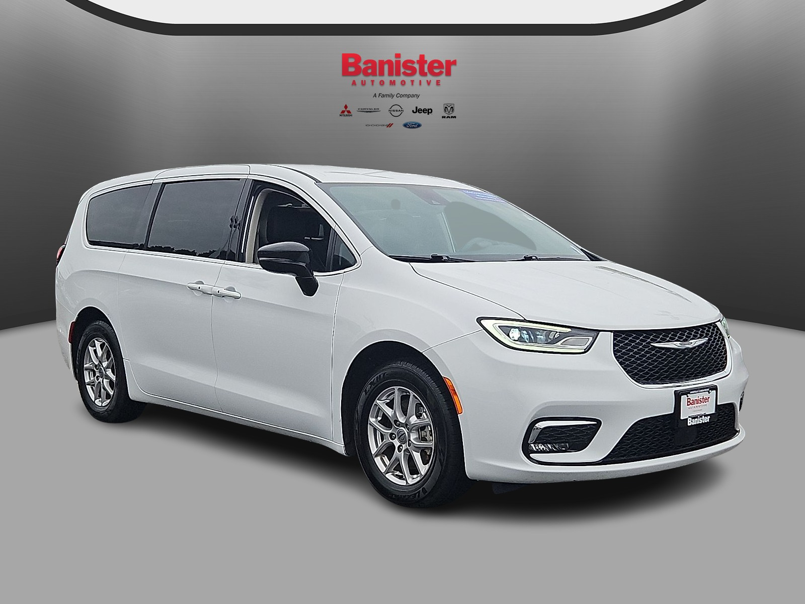 Used 2024 Chrysler Pacifica Van