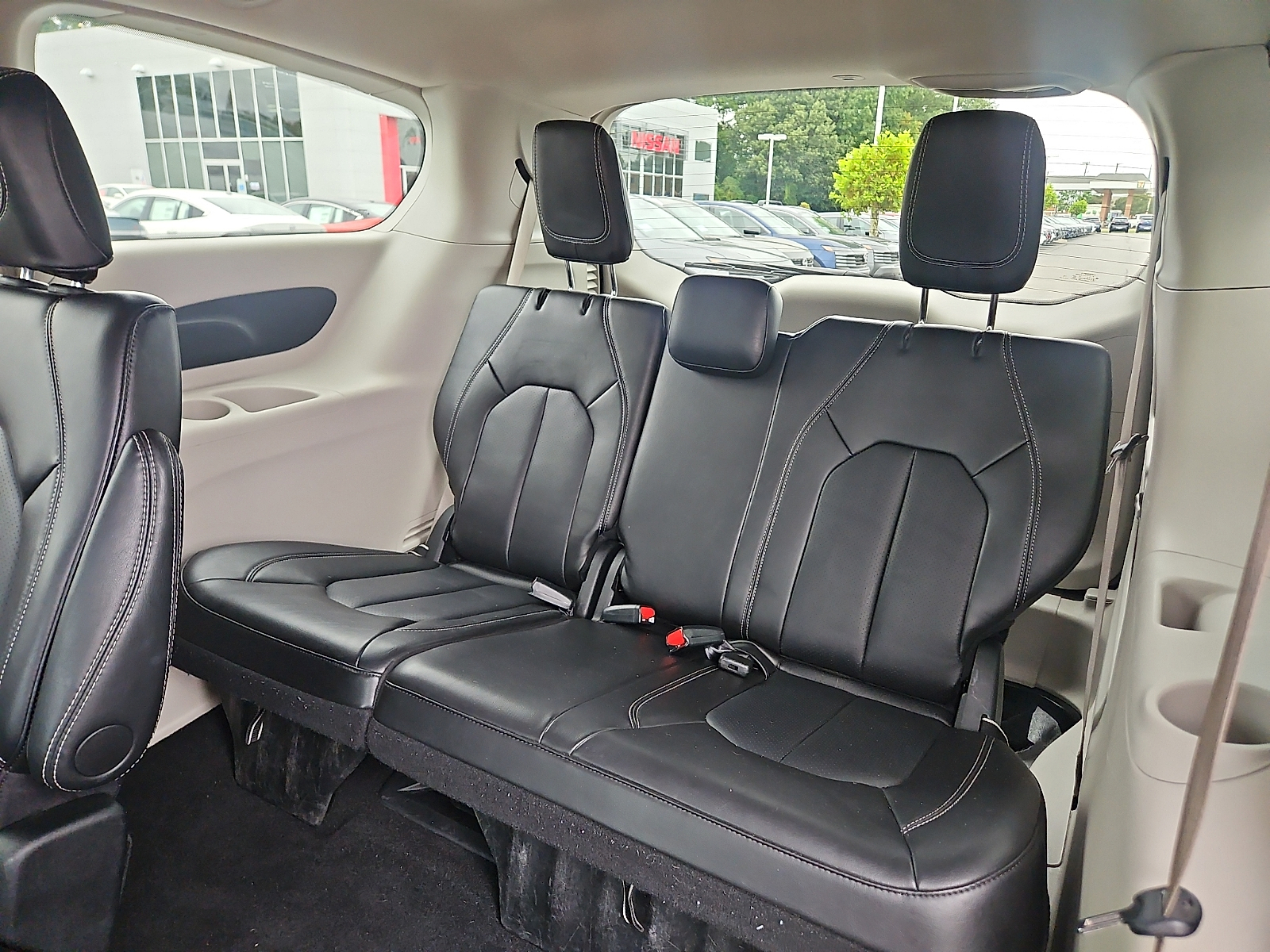 Used 2024 Chrysler Pacifica Van